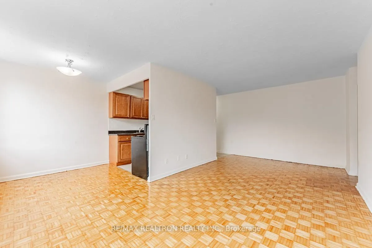 Photo 8 of Unit 506, 2895 Bathurst Street, Toronto, Bedford Park-Nortown — HOMEH