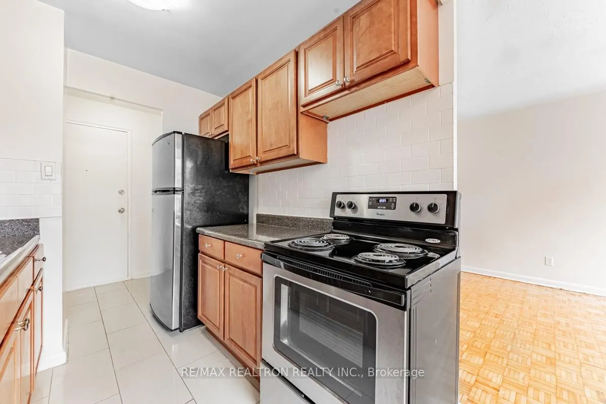 Photo 9 of Unit 506, 2895 Bathurst Street, Toronto, Bedford Park-Nortown — HOMEH
