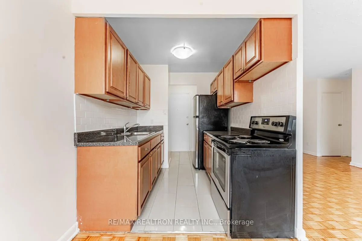 Photo 12 of Unit 506, 2895 Bathurst Street, Toronto, Bedford Park-Nortown — HOMEH
