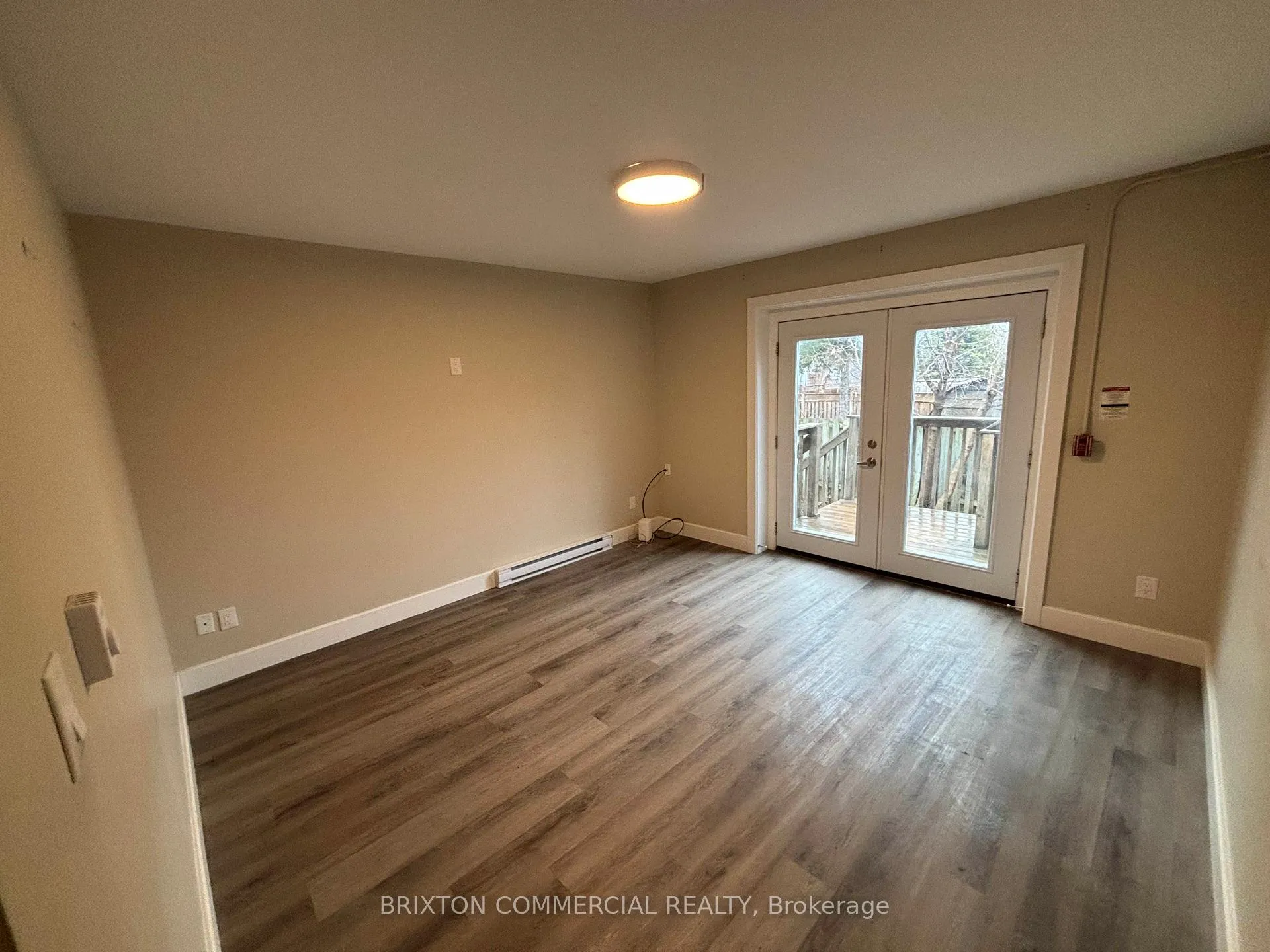Photo 4 of Unit 10, 586 Victoria Street S, Kitchener — HOMEH