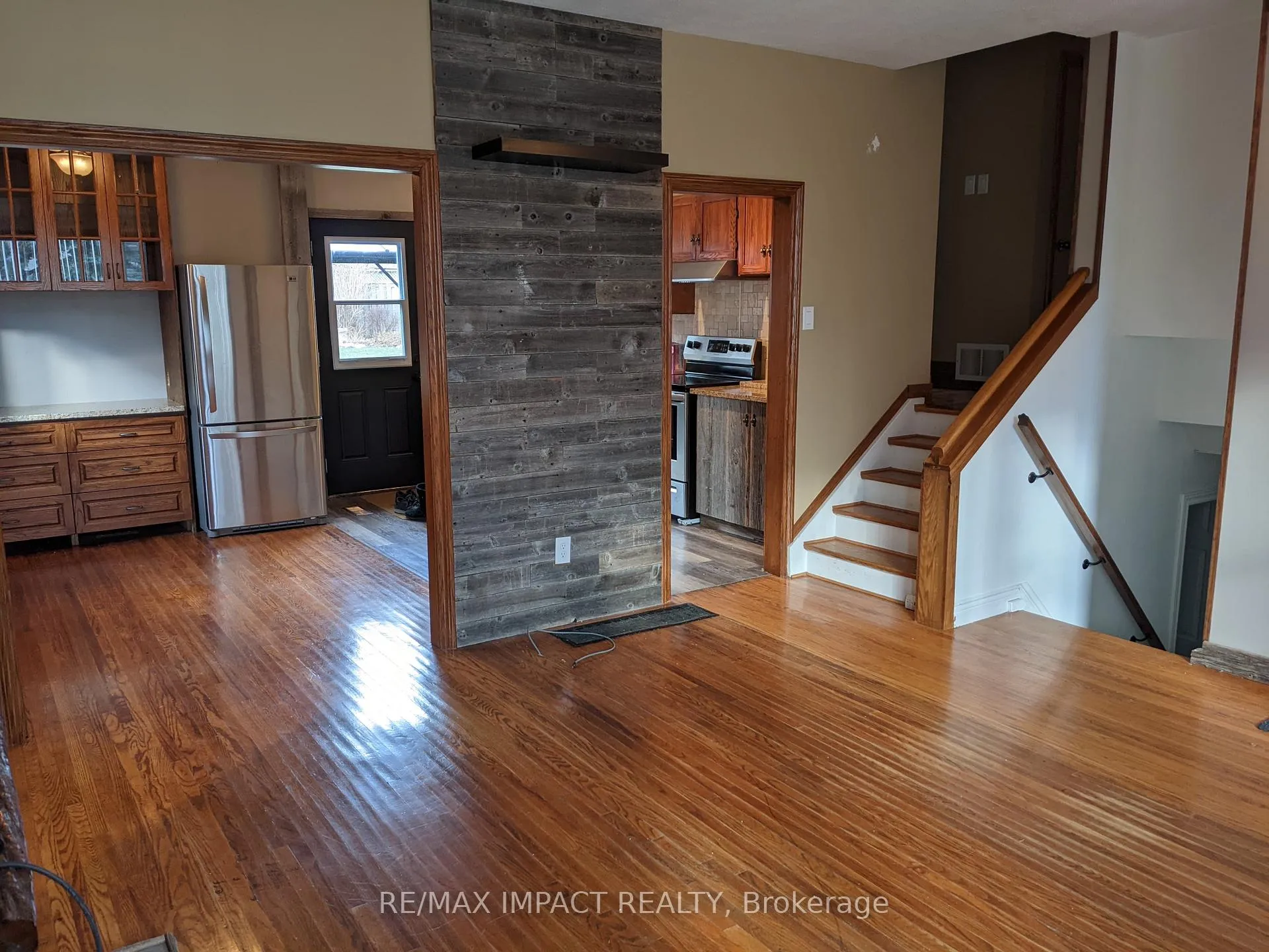 Photo 3 of 806 Stone Street, Oshawa, Lakeview — HOMEH