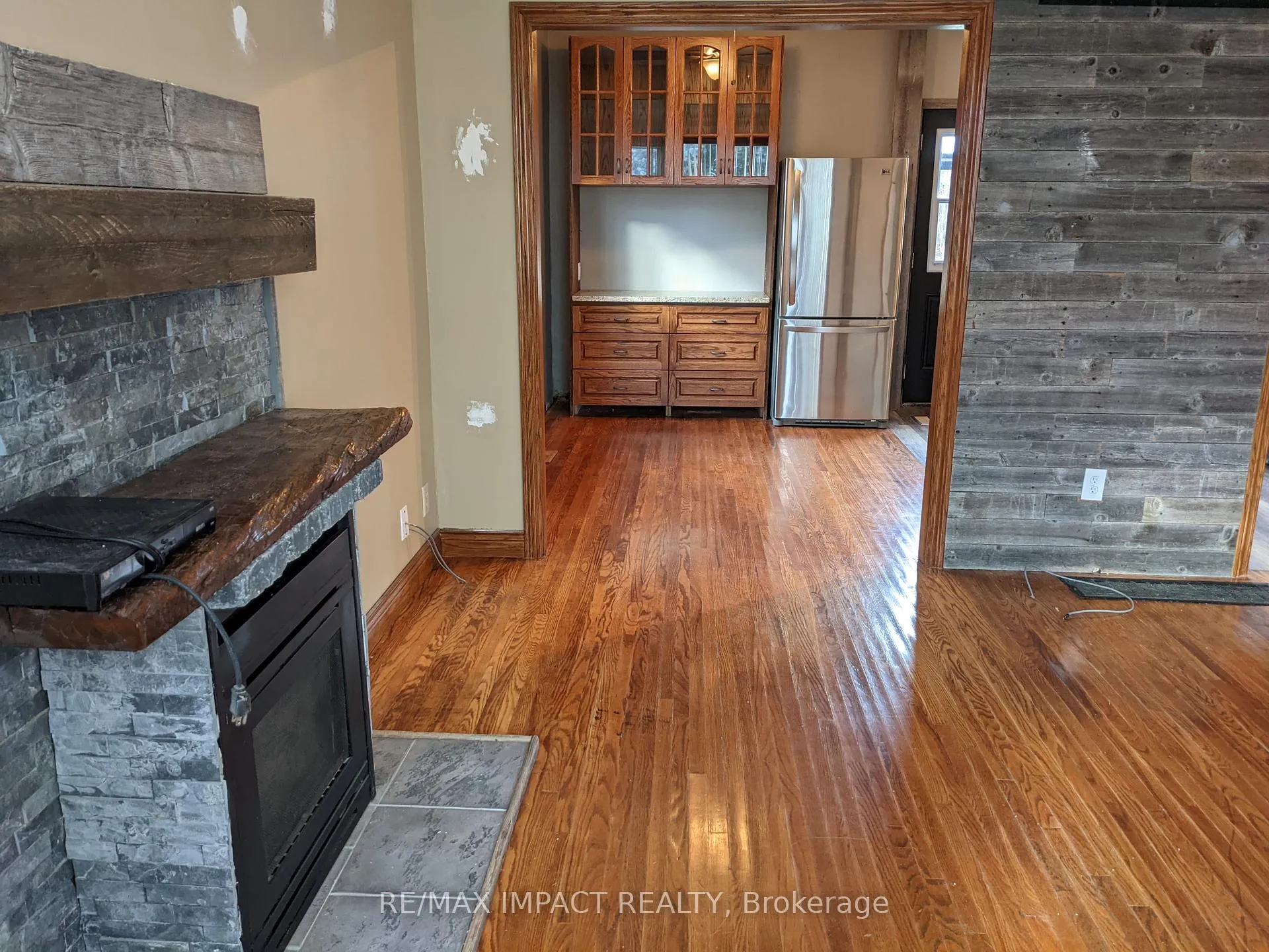 Photo 4 of 806 Stone Street, Oshawa, Lakeview — HOMEH