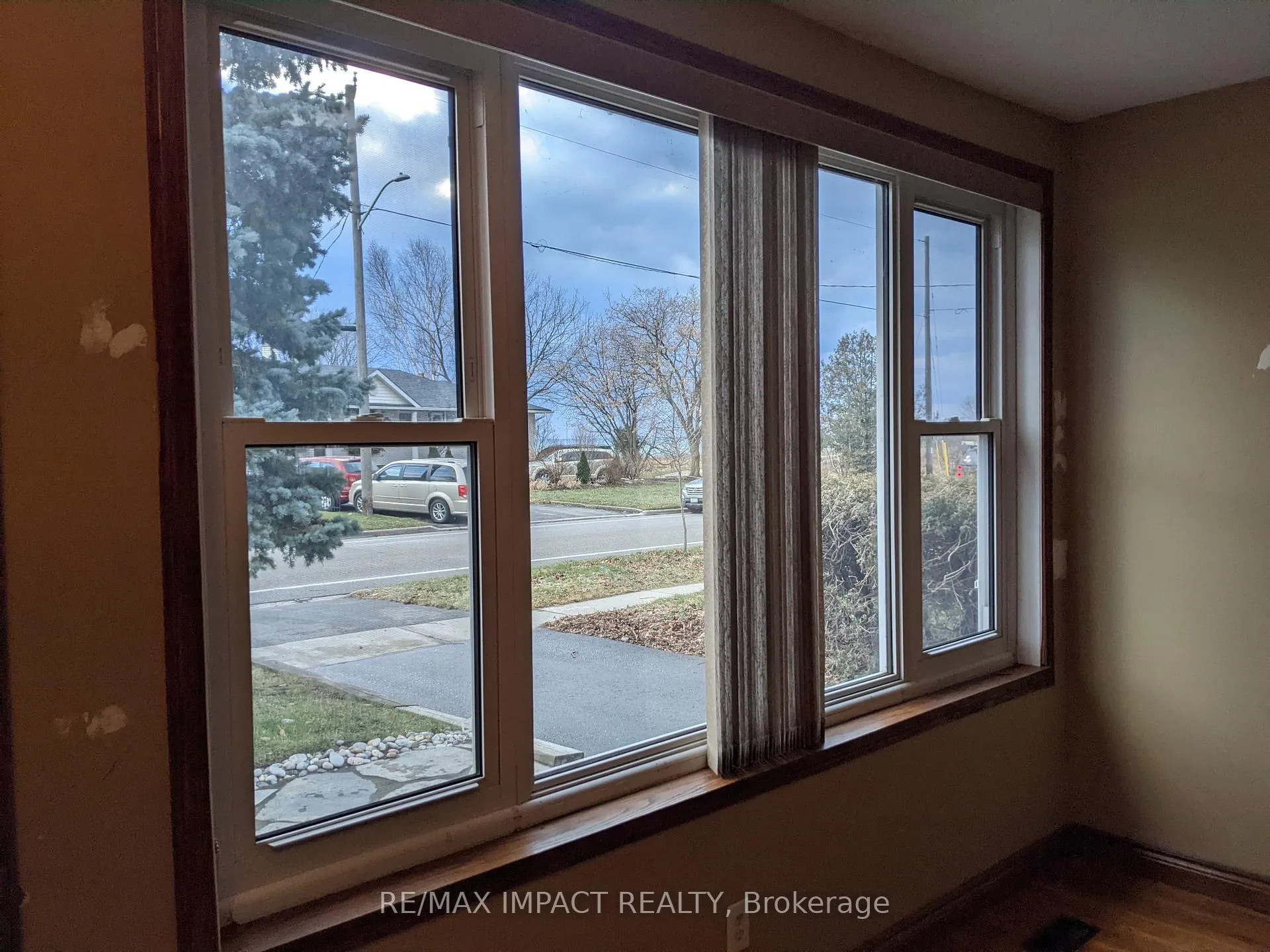 Photo 5 of 806 Stone Street, Oshawa, Lakeview — HOMEH