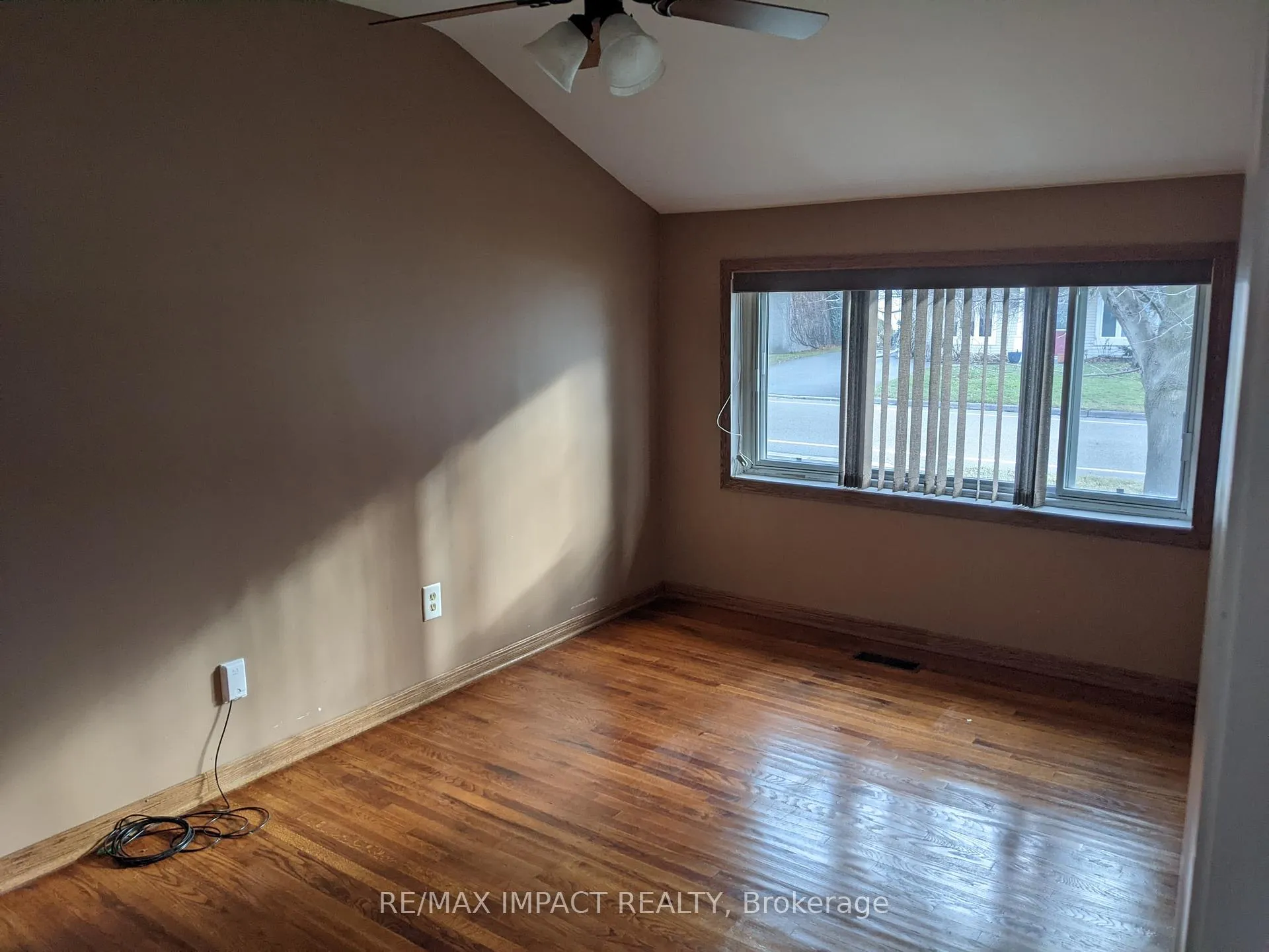 Photo 7 of 806 Stone Street, Oshawa, Lakeview — HOMEH