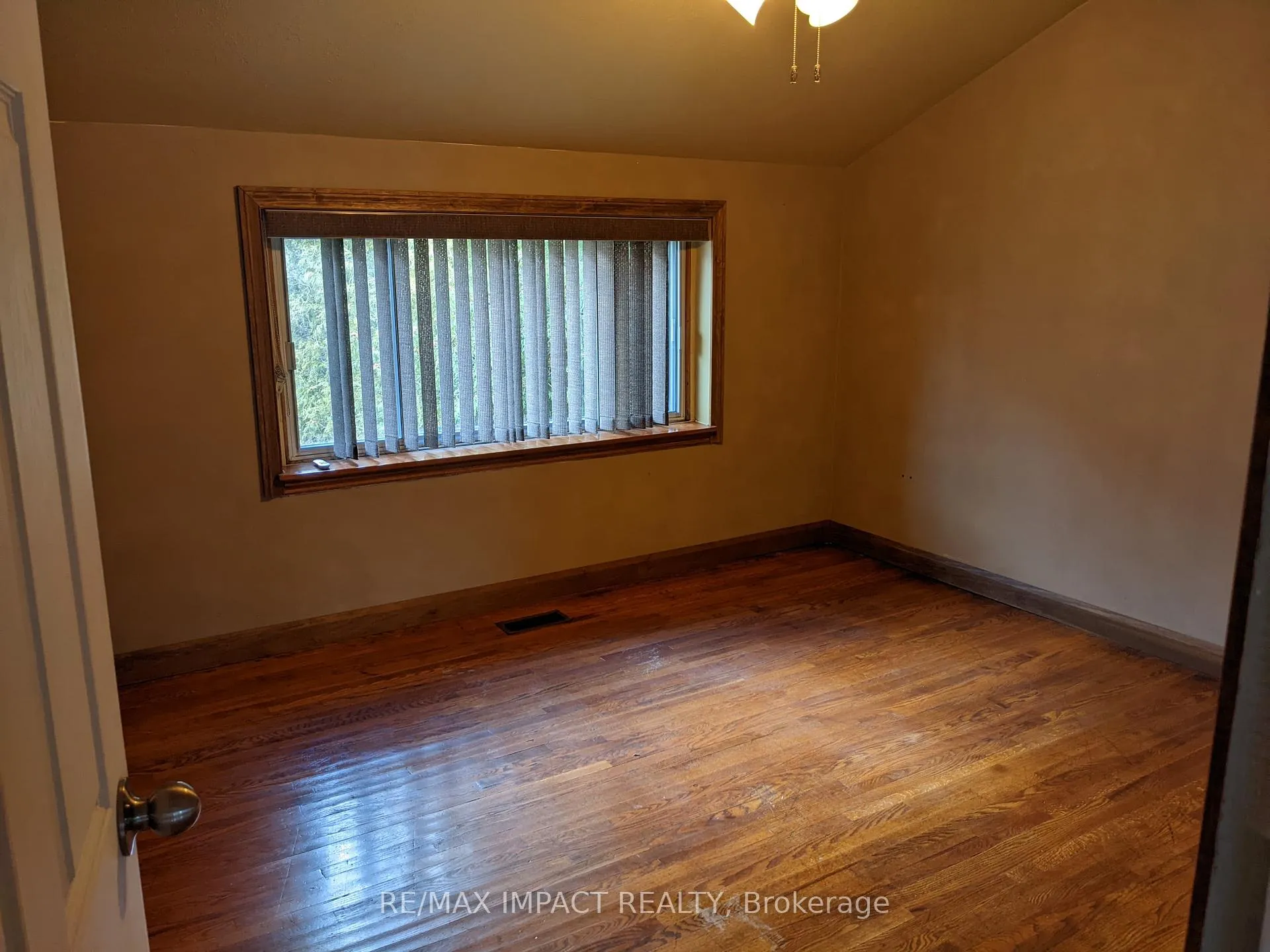 Photo 9 of 806 Stone Street, Oshawa, Lakeview — HOMEH