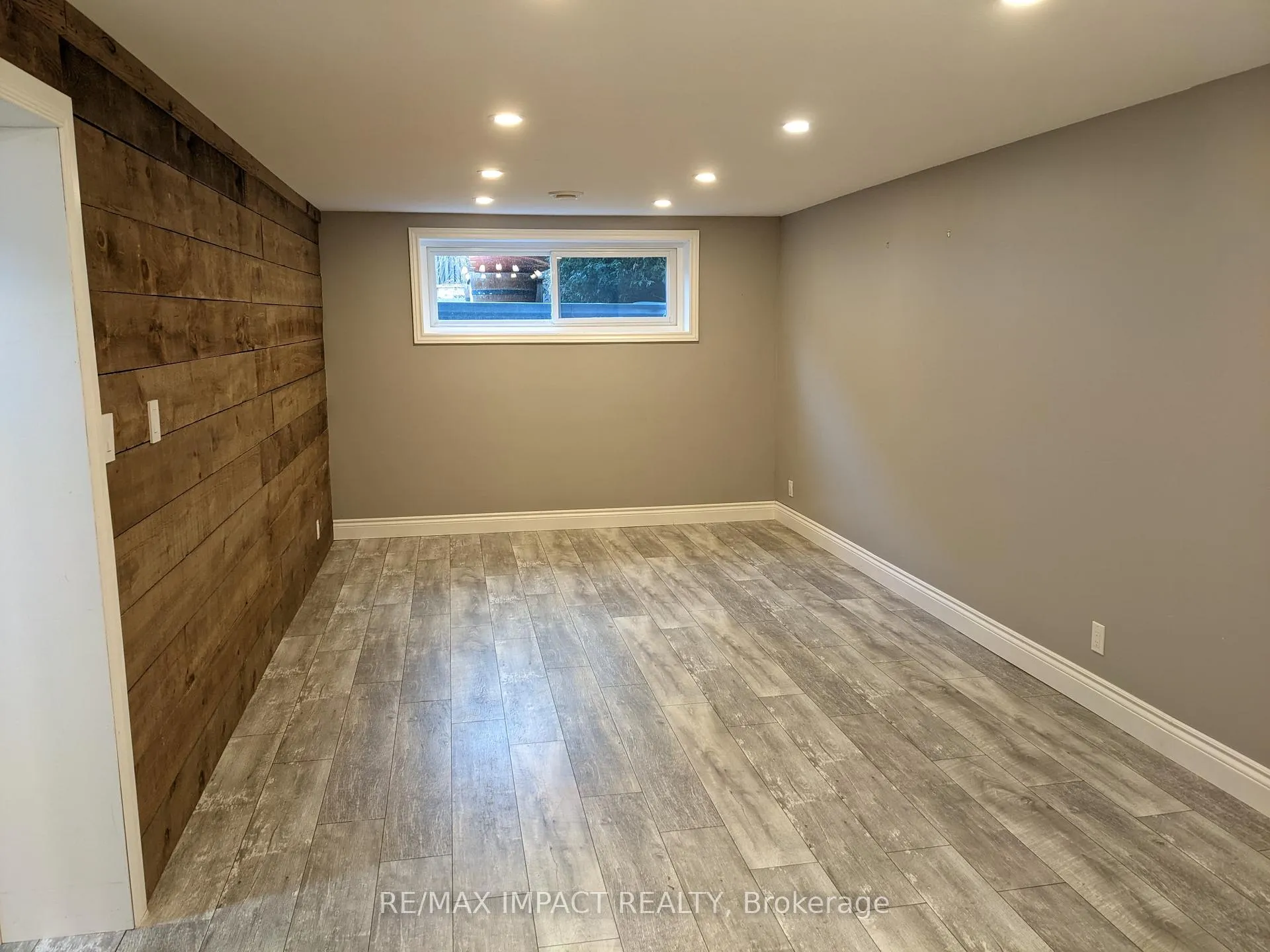Photo 13 of 806 Stone Street, Oshawa, Lakeview — HOMEH