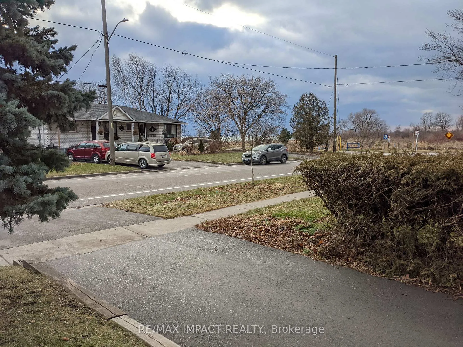 Photo 15 of 806 Stone Street, Oshawa, Lakeview — HOMEH