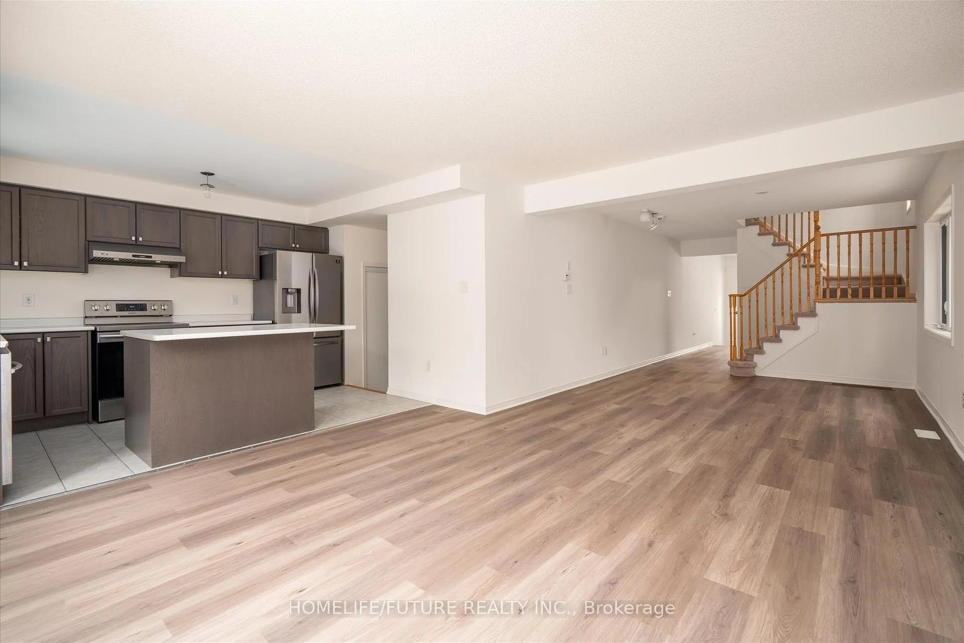 Photo 5 of 39 Barnfield Crescent, Ajax, Central East — HOMEH
