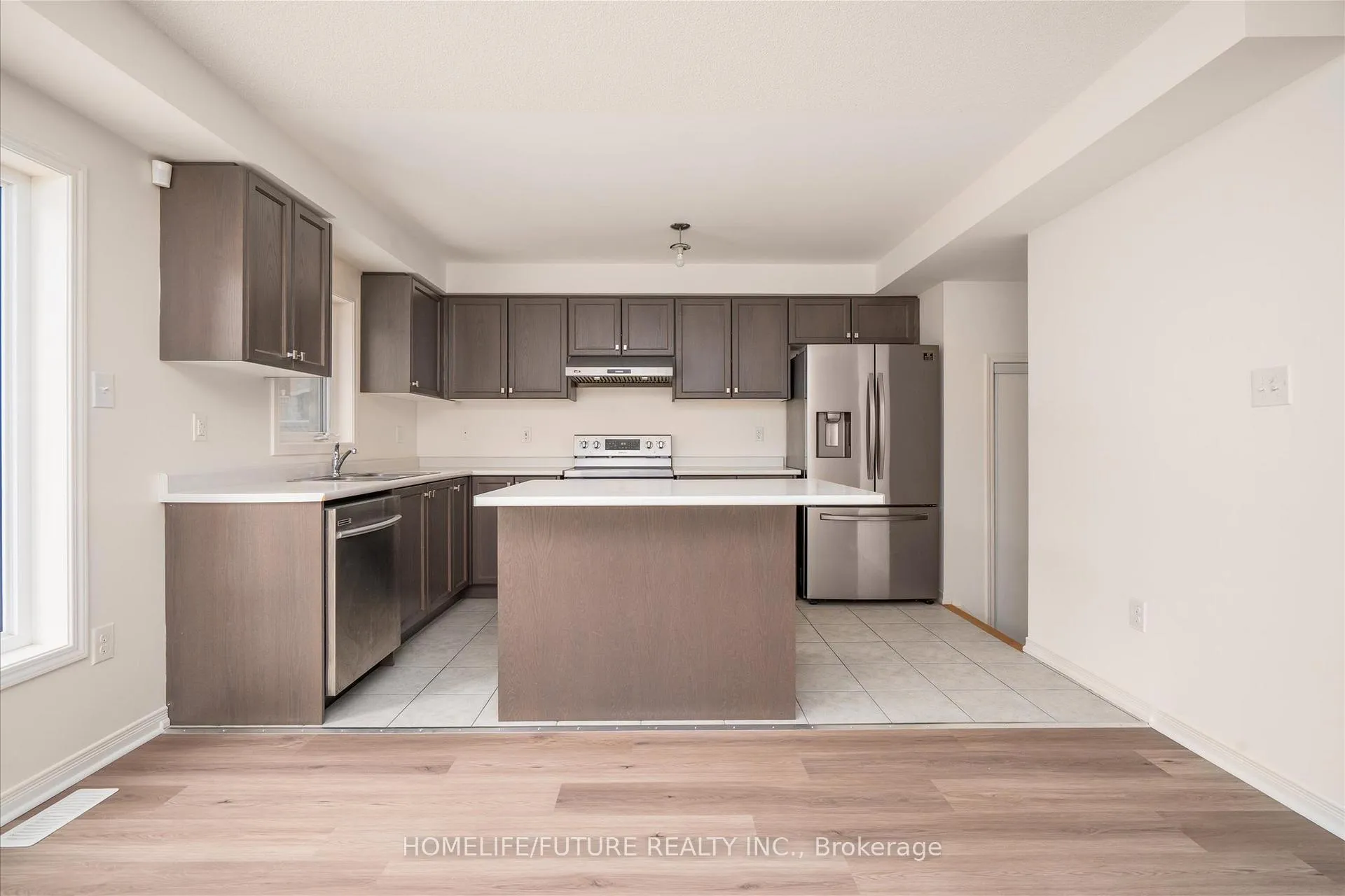 Photo 7 of 39 Barnfield Crescent, Ajax, Central East — HOMEH