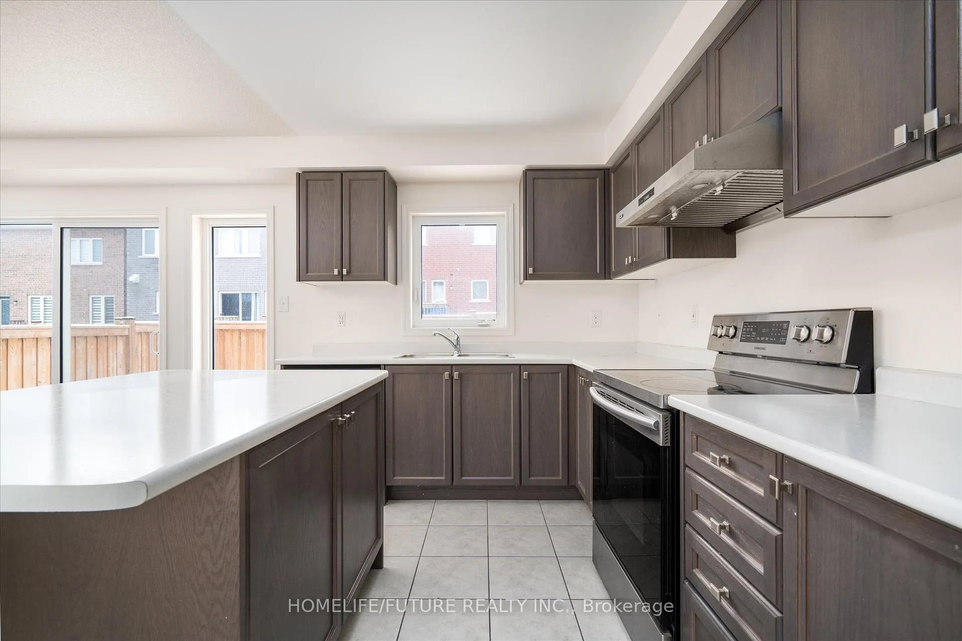 Photo 8 of 39 Barnfield Crescent, Ajax, Central East — HOMEH