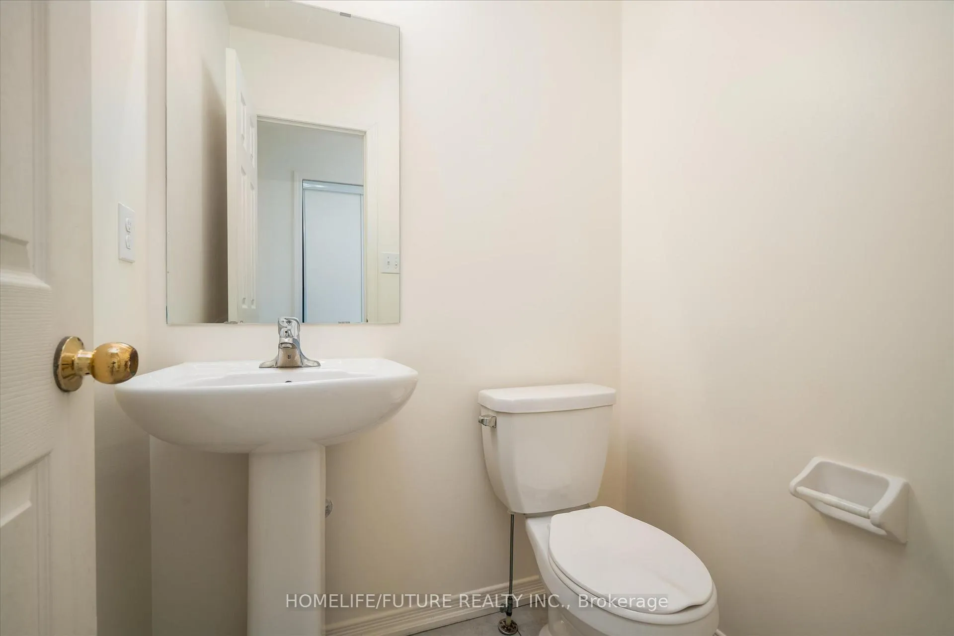 Photo 9 of 39 Barnfield Crescent, Ajax, Central East — HOMEH