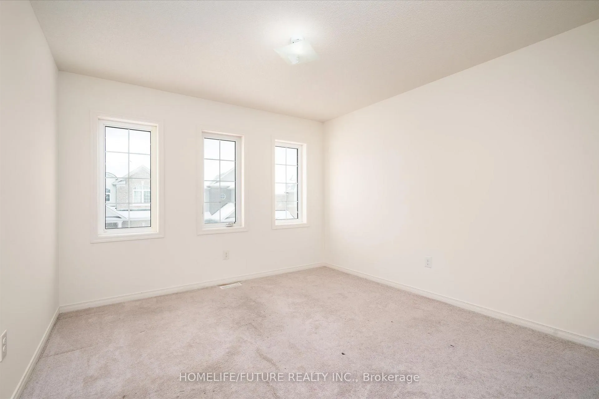 Photo 12 of 39 Barnfield Crescent, Ajax, Central East — HOMEH