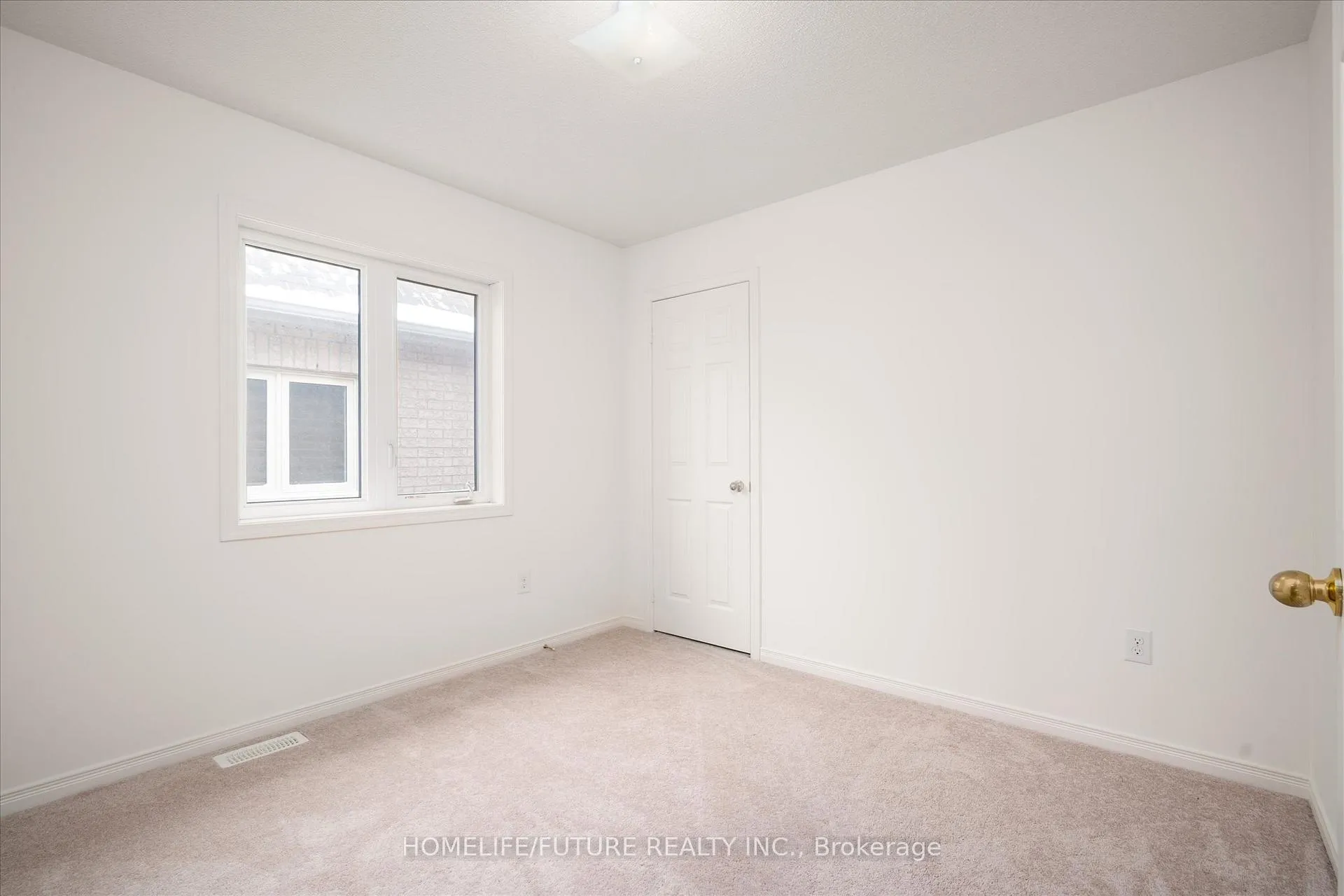 Photo 13 of 39 Barnfield Crescent, Ajax, Central East — HOMEH