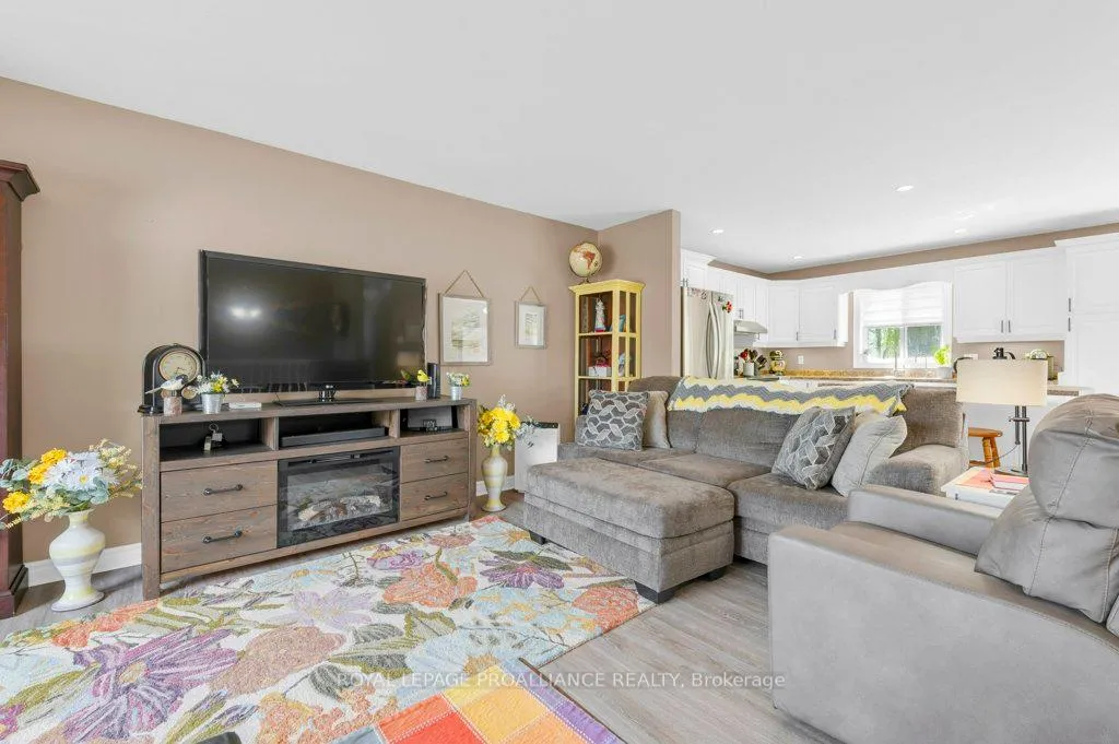 Photo 8 of 12 Stonegate Crescent, Quinte West, Frankford Ward — HOMEH