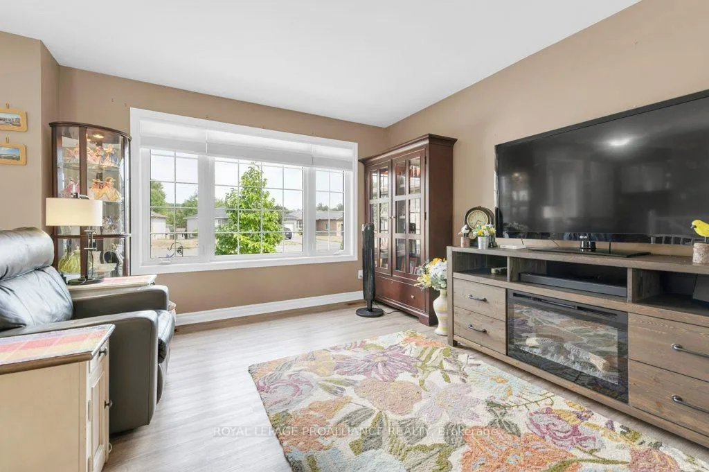 Photo 9 of 12 Stonegate Crescent, Quinte West, Frankford Ward — HOMEH