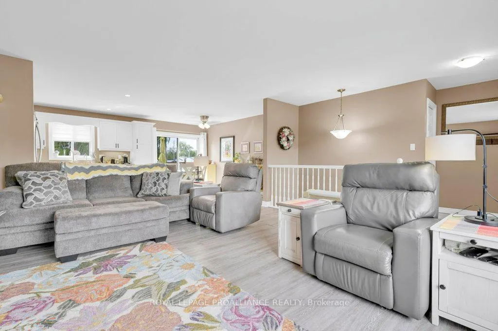Photo 10 of 12 Stonegate Crescent, Quinte West, Frankford Ward — HOMEH
