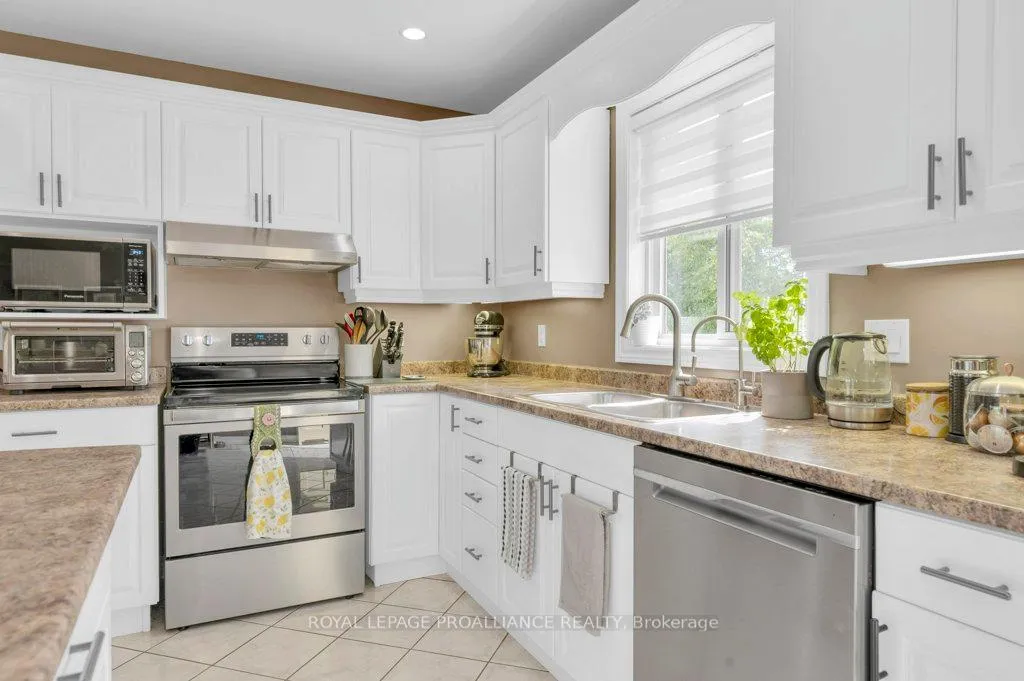 Photo 14 of 12 Stonegate Crescent, Quinte West, Frankford Ward — HOMEH