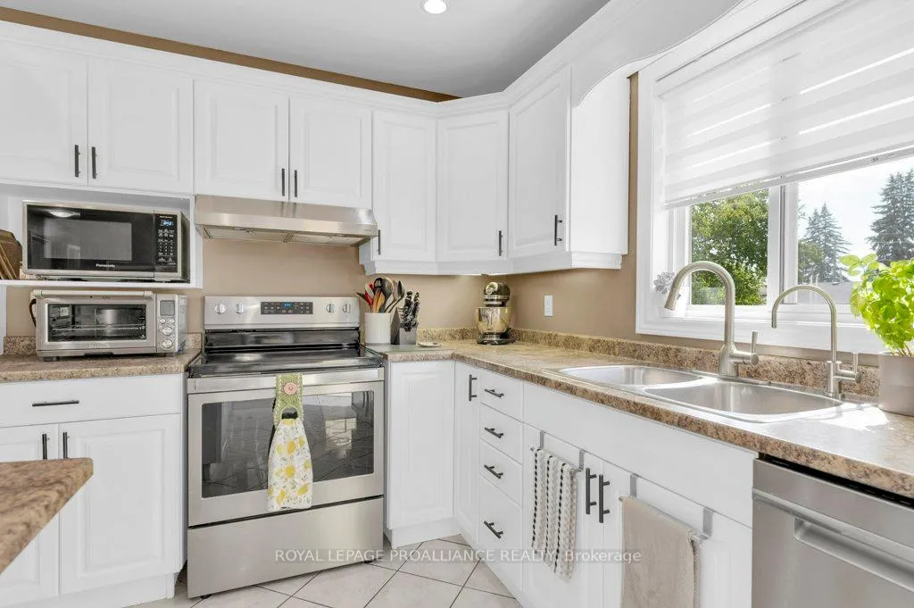Photo 15 of 12 Stonegate Crescent, Quinte West, Frankford Ward — HOMEH