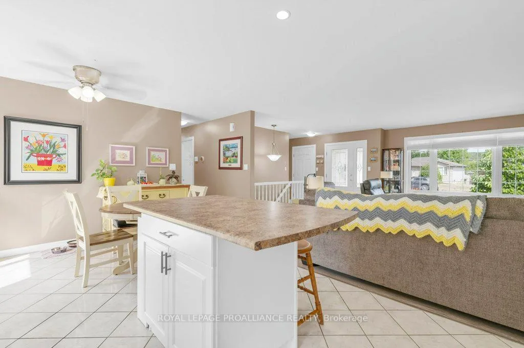 Photo 17 of 12 Stonegate Crescent, Quinte West, Frankford Ward — HOMEH