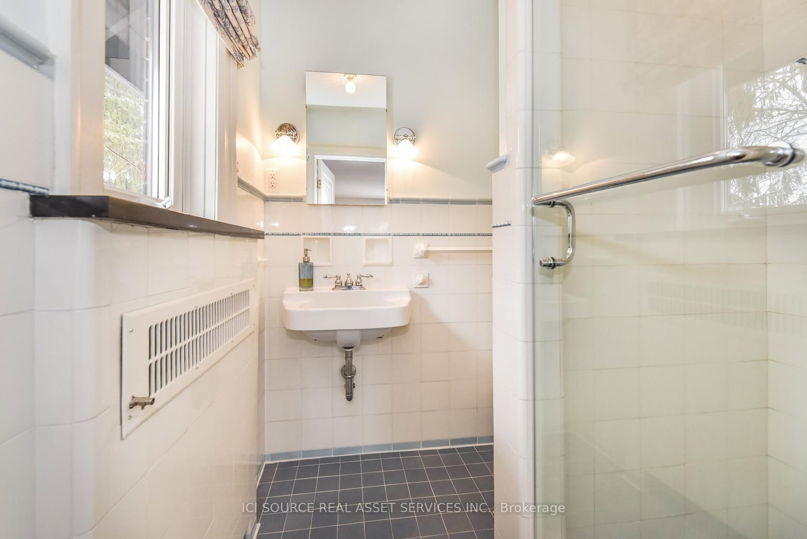 Photo 8 of 120 Stirling Ave N, Kitchener, Auditorium — HOMEH
