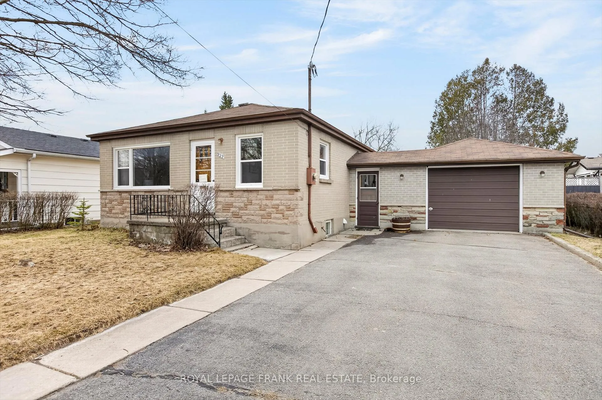 Photo 2 of 929 Western Avenue, Peterborough, Otonabee Ward 1 — HOMEH