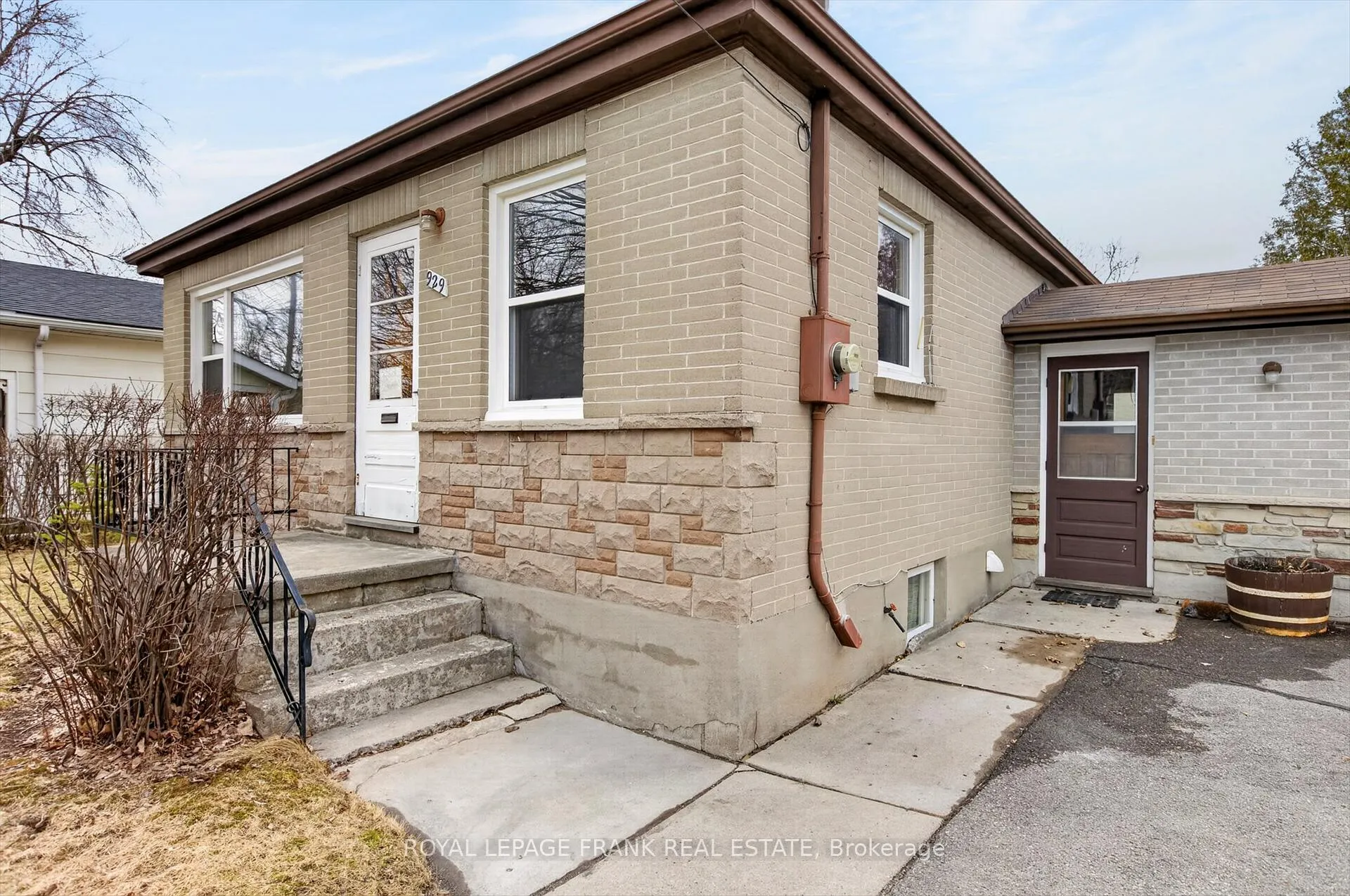 Photo 3 of 929 Western Avenue, Peterborough, Otonabee Ward 1 — HOMEH