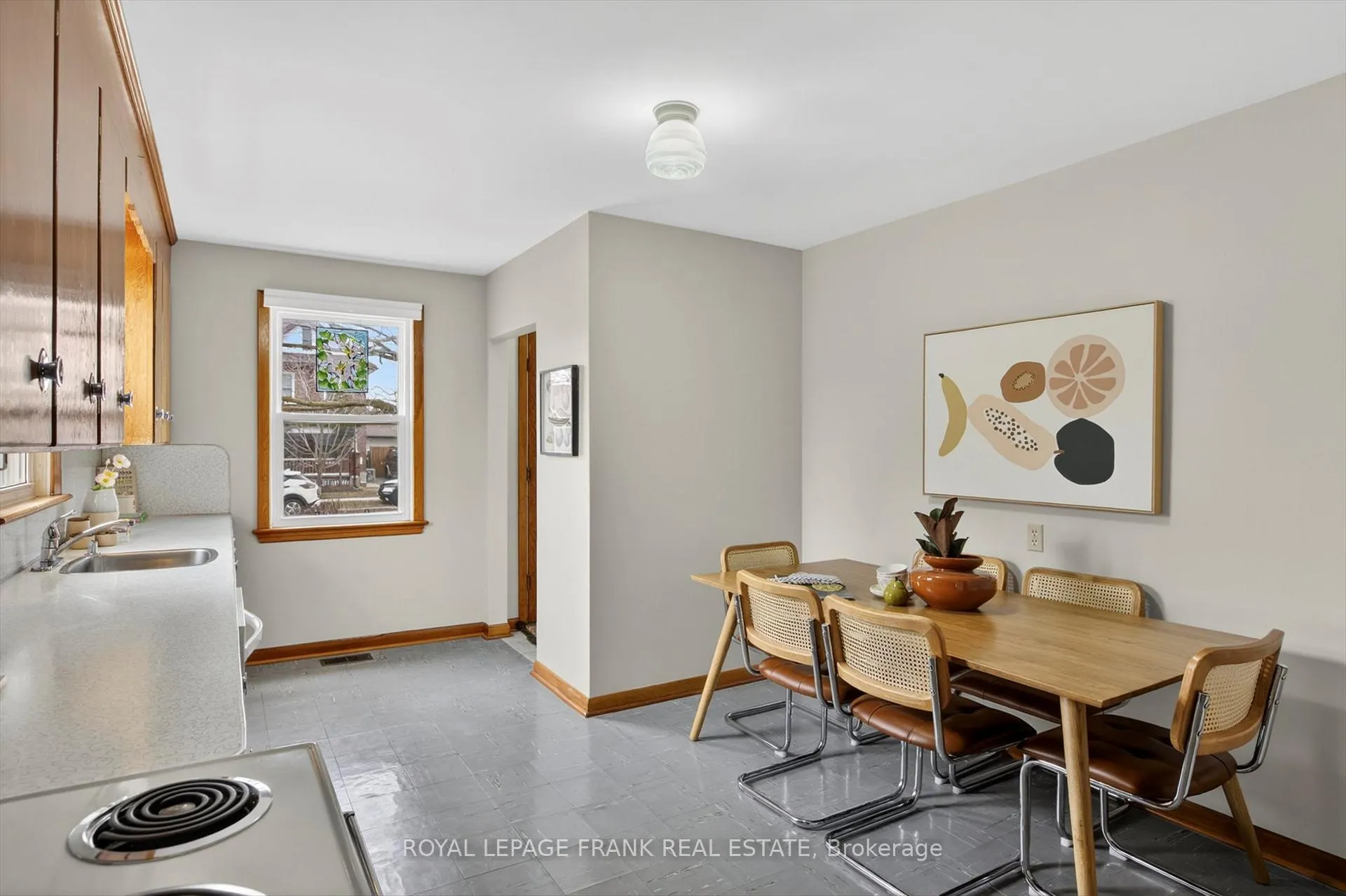 Photo 10 of 929 Western Avenue, Peterborough, Otonabee Ward 1 — HOMEH