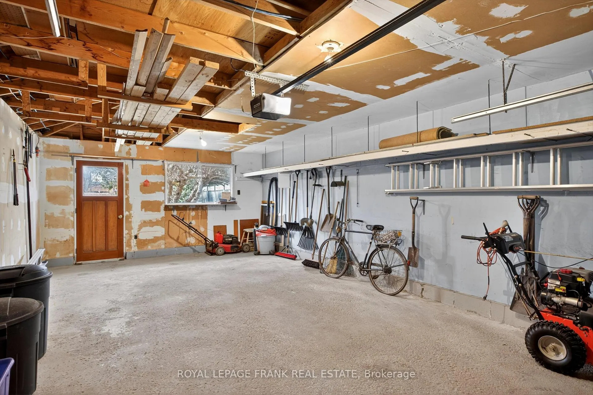 Photo 32 of 929 Western Avenue, Peterborough, Otonabee Ward 1 — HOMEH