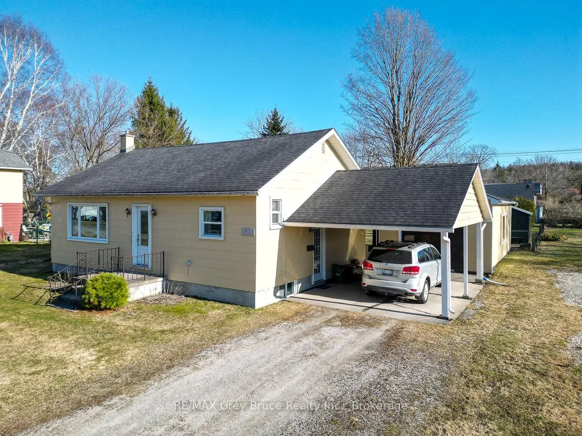 Front of 817 11th Street W