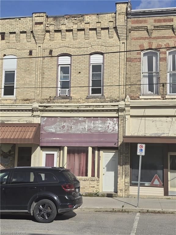 Front of 477 & 475 Turnberry St Street
