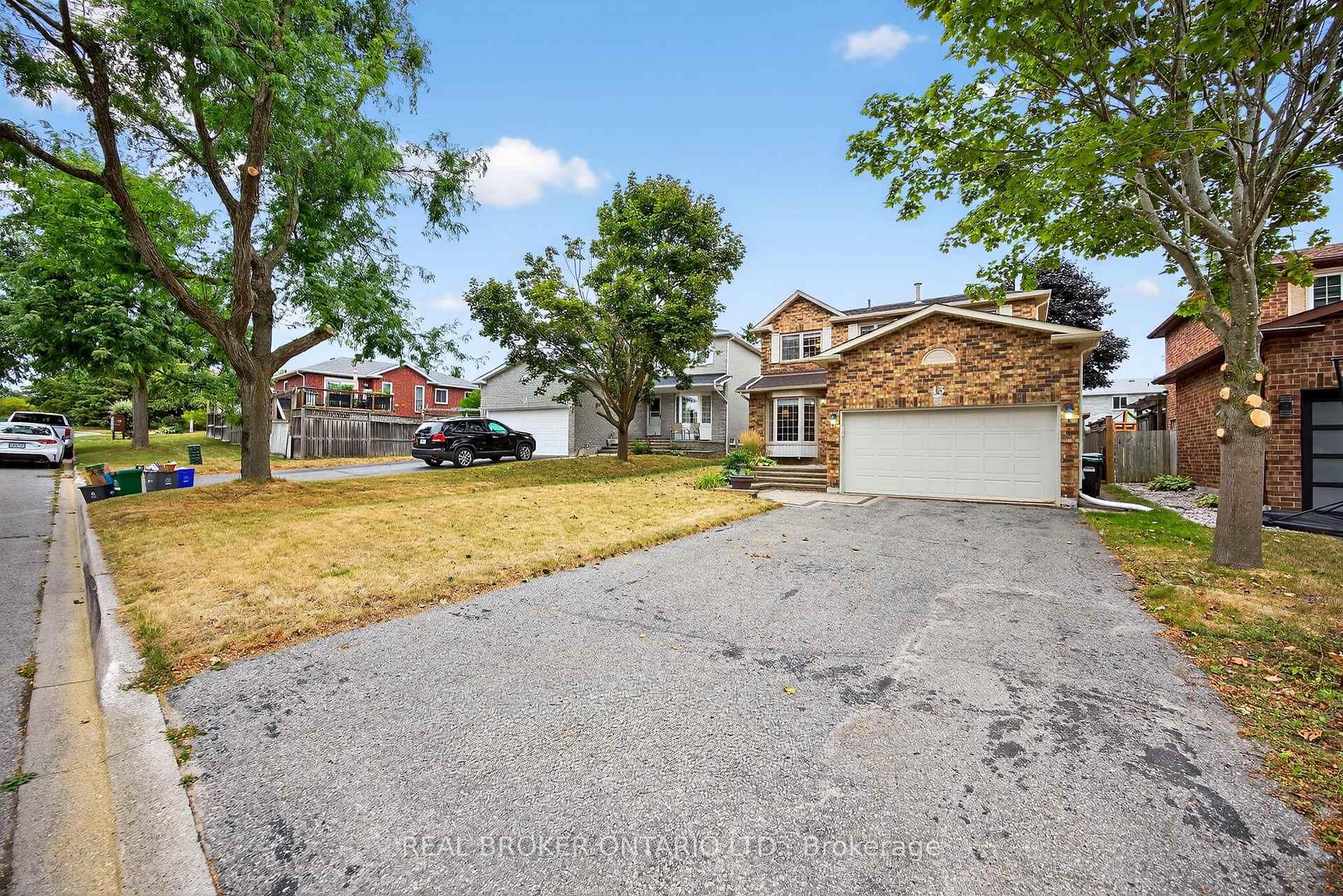 Photo 3 of 13 Balliston Road, Barrie, West Bayfield — HOMEH