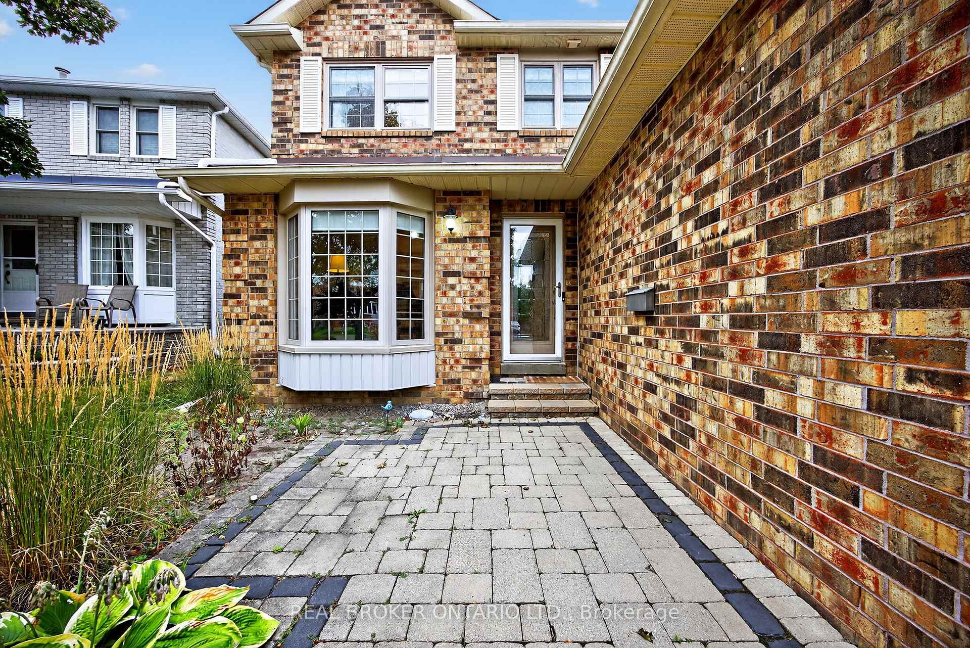 Photo 4 of 13 Balliston Road, Barrie, West Bayfield — HOMEH