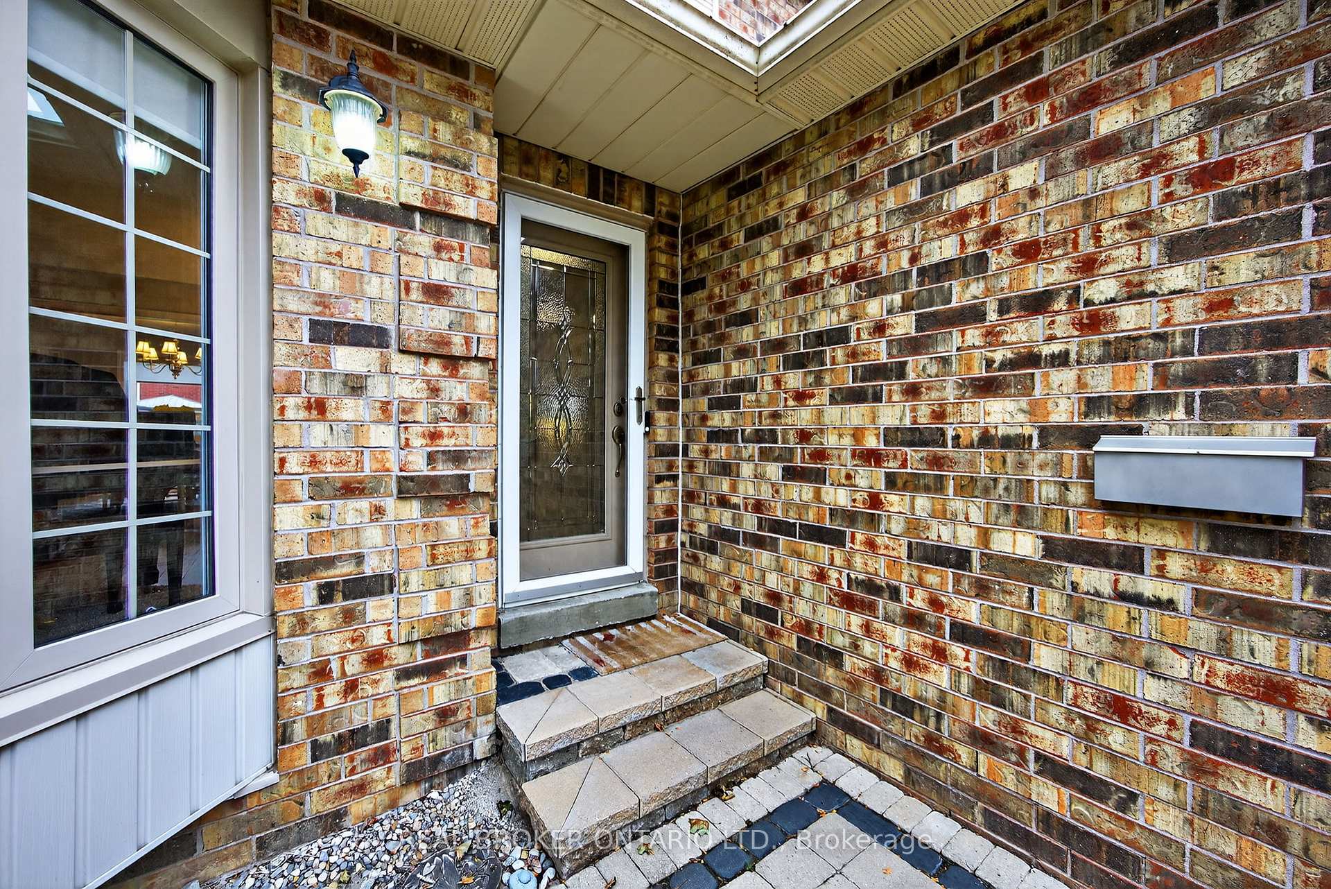 Photo 5 of 13 Balliston Road, Barrie, West Bayfield — HOMEH