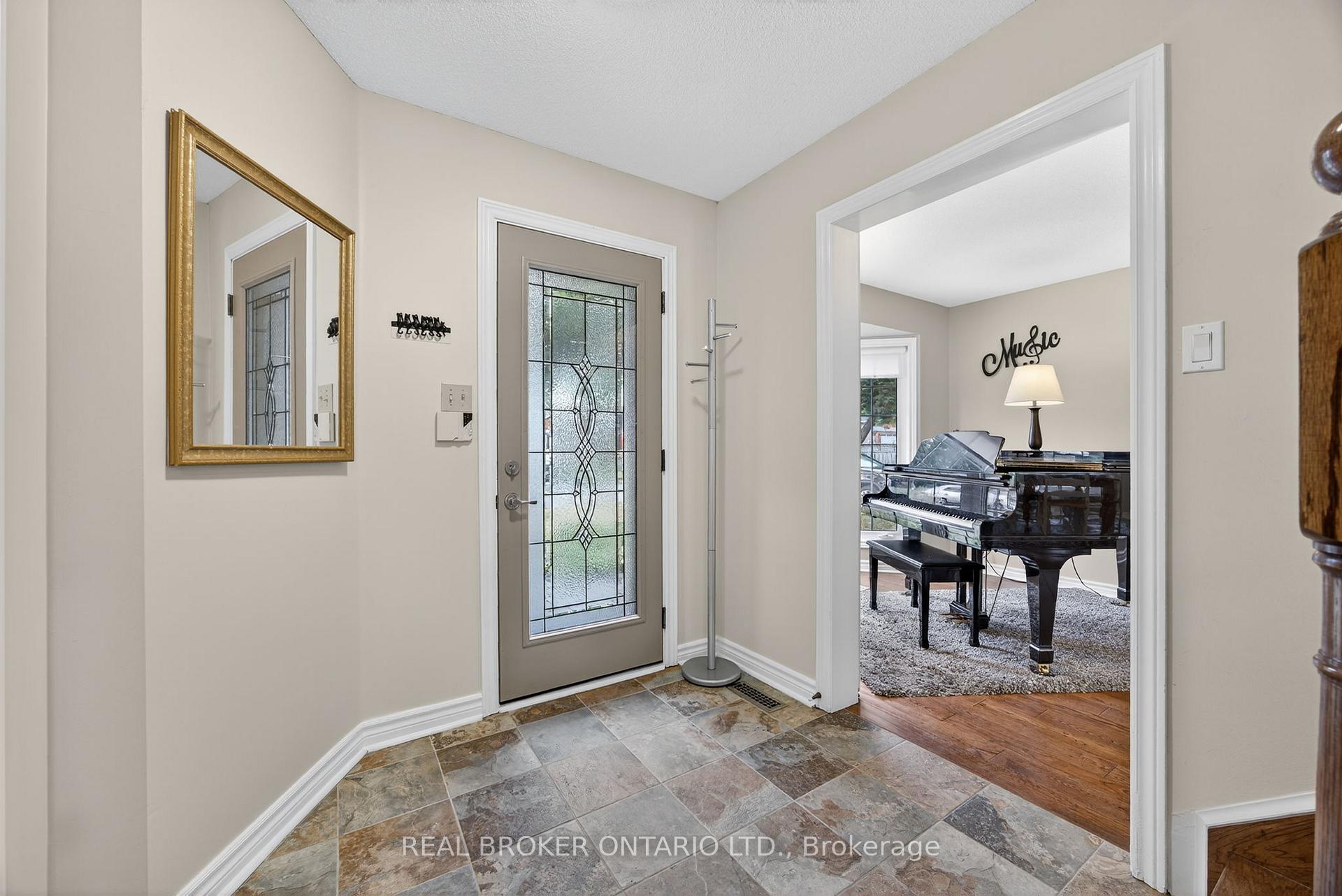 Photo 6 of 13 Balliston Road, Barrie, West Bayfield — HOMEH