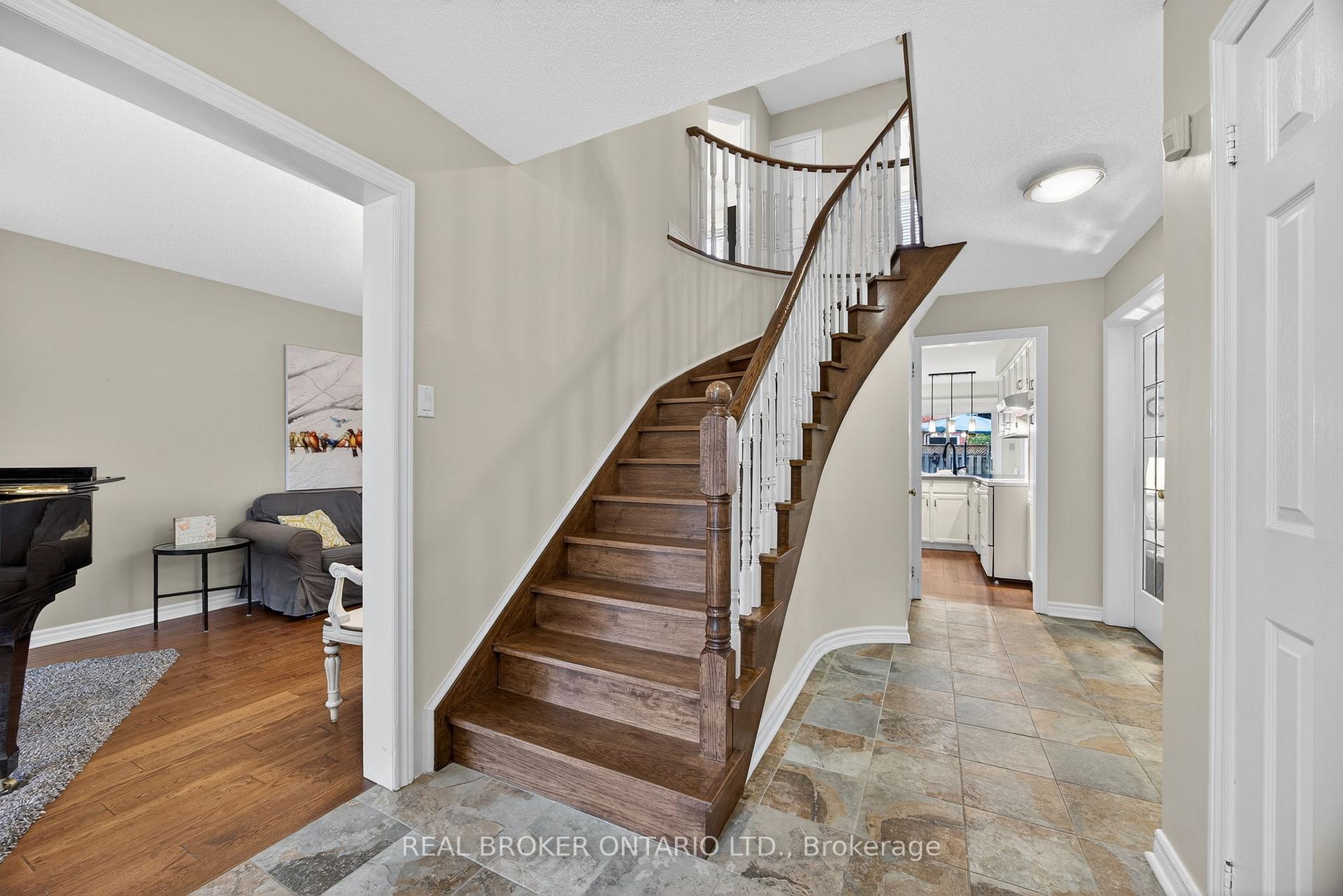 Photo 7 of 13 Balliston Road, Barrie, West Bayfield — HOMEH