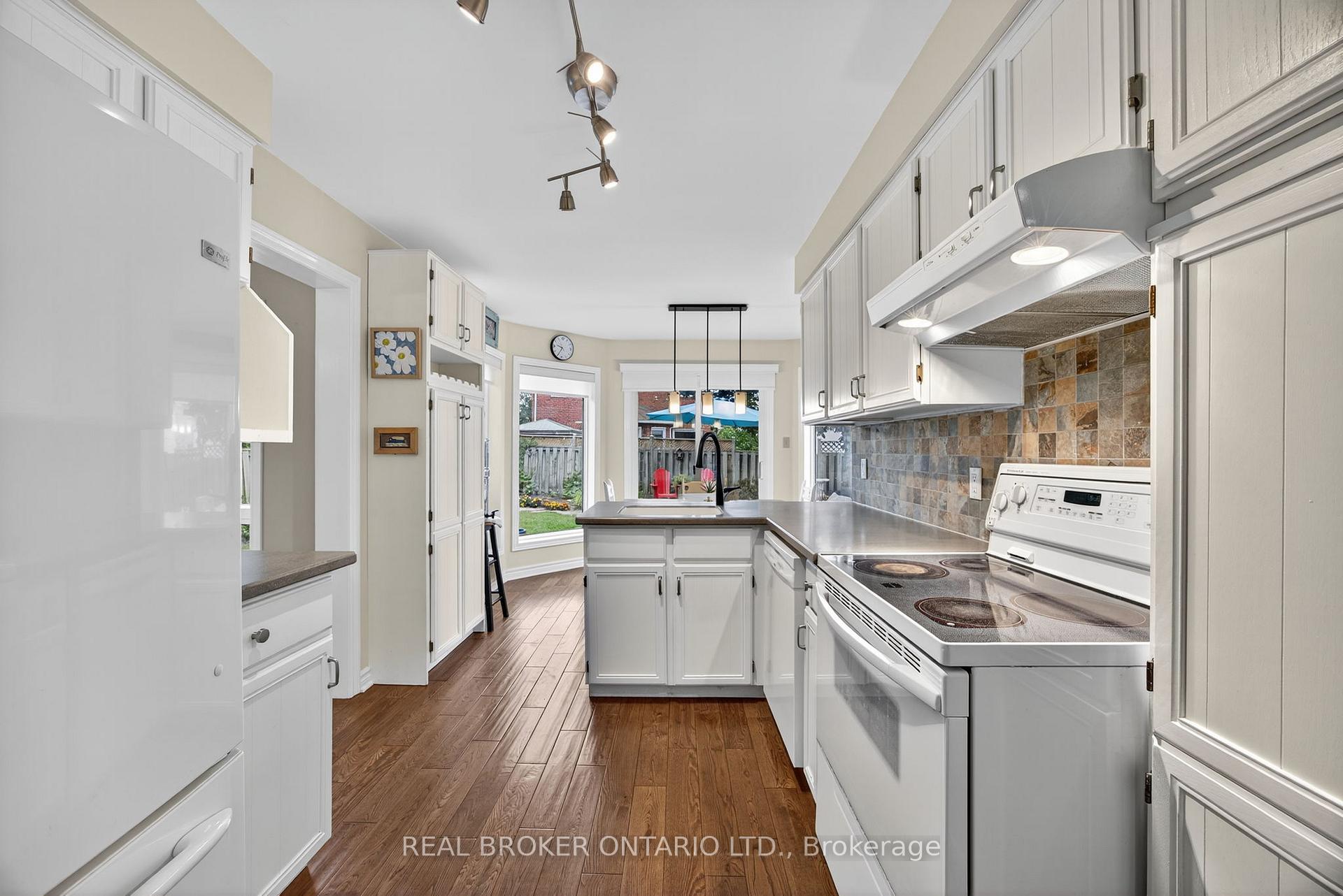 Photo 8 of 13 Balliston Road, Barrie, West Bayfield — HOMEH