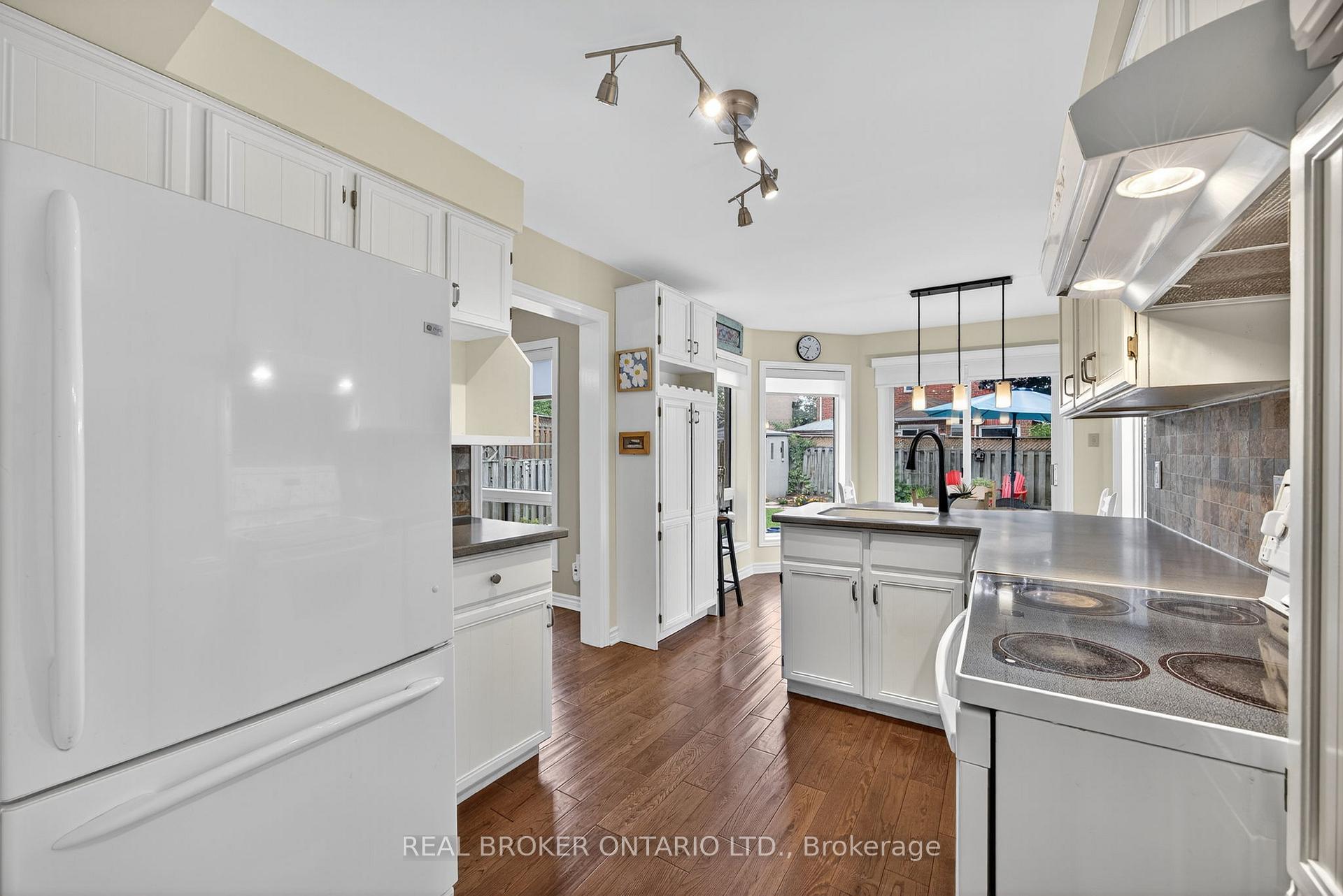 Photo 9 of 13 Balliston Road, Barrie, West Bayfield — HOMEH