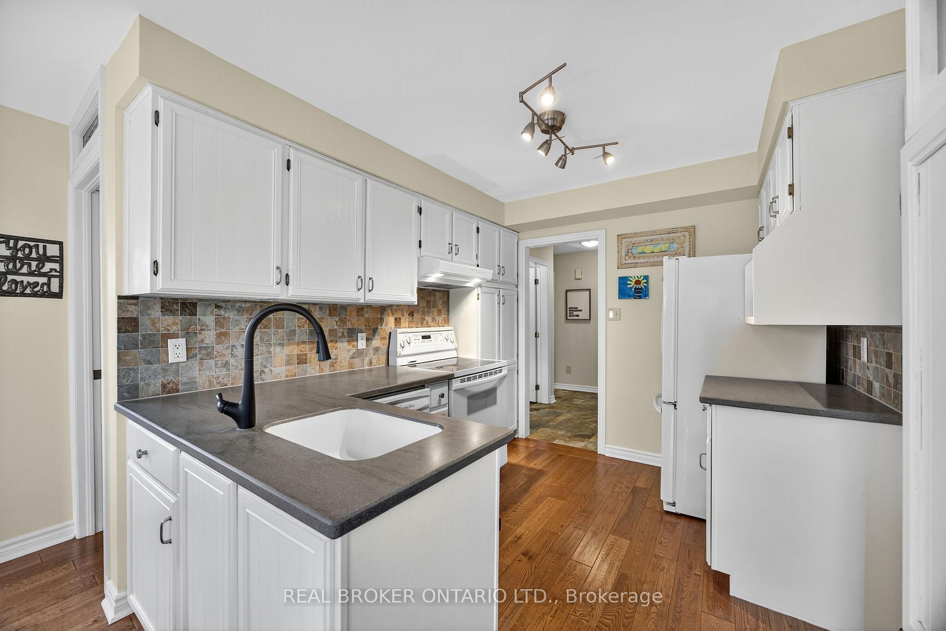 Photo 10 of 13 Balliston Road, Barrie, West Bayfield — HOMEH