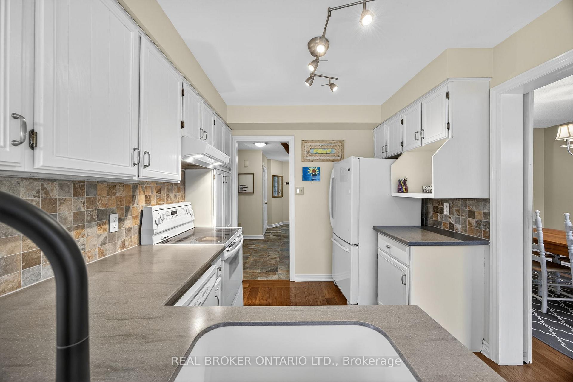 Photo 11 of 13 Balliston Road, Barrie, West Bayfield — HOMEH