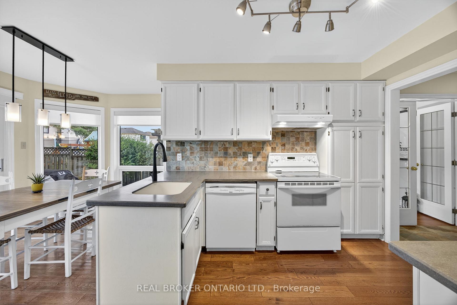 Photo 12 of 13 Balliston Road, Barrie, West Bayfield — HOMEH