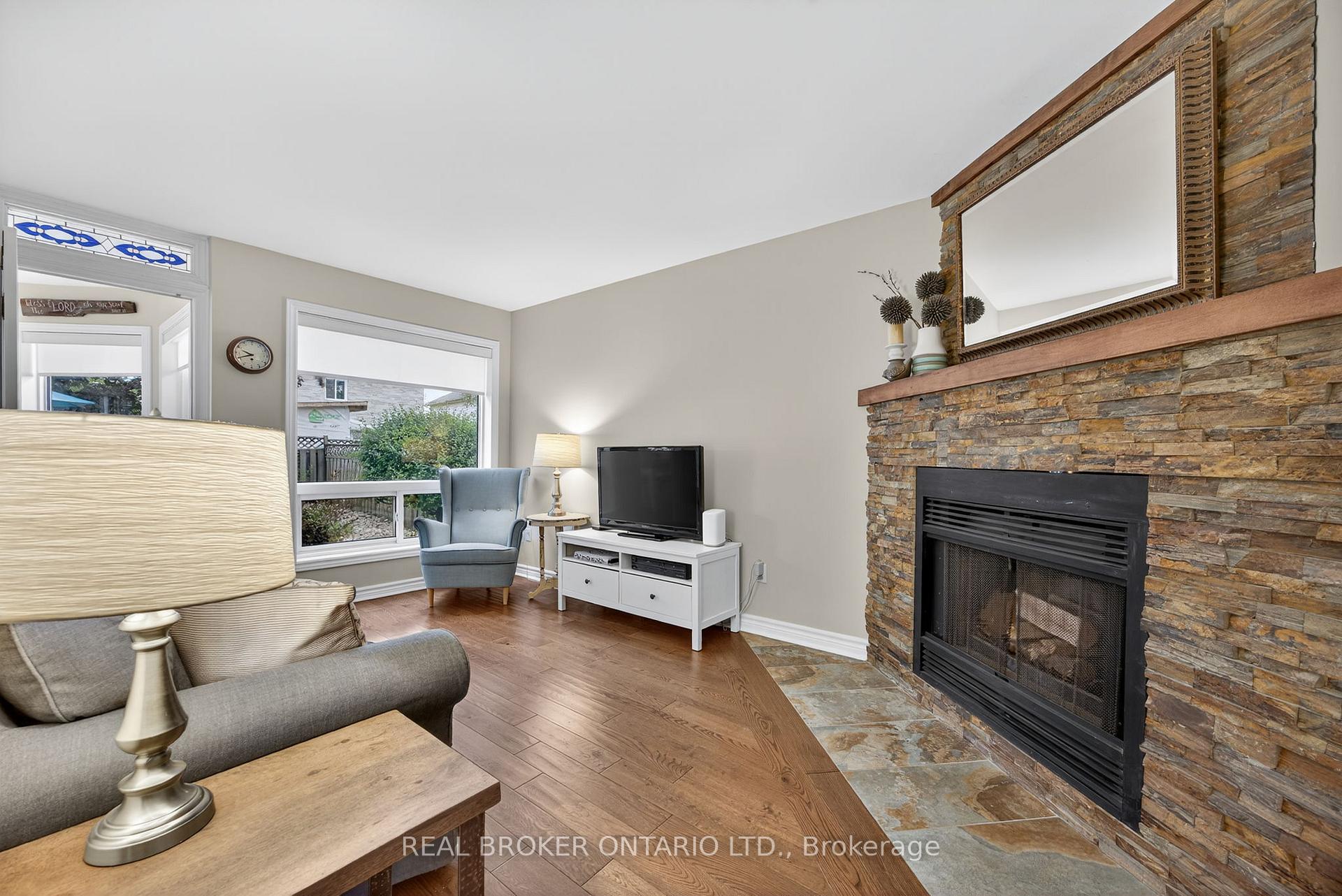 Photo 14 of 13 Balliston Road, Barrie, West Bayfield — HOMEH