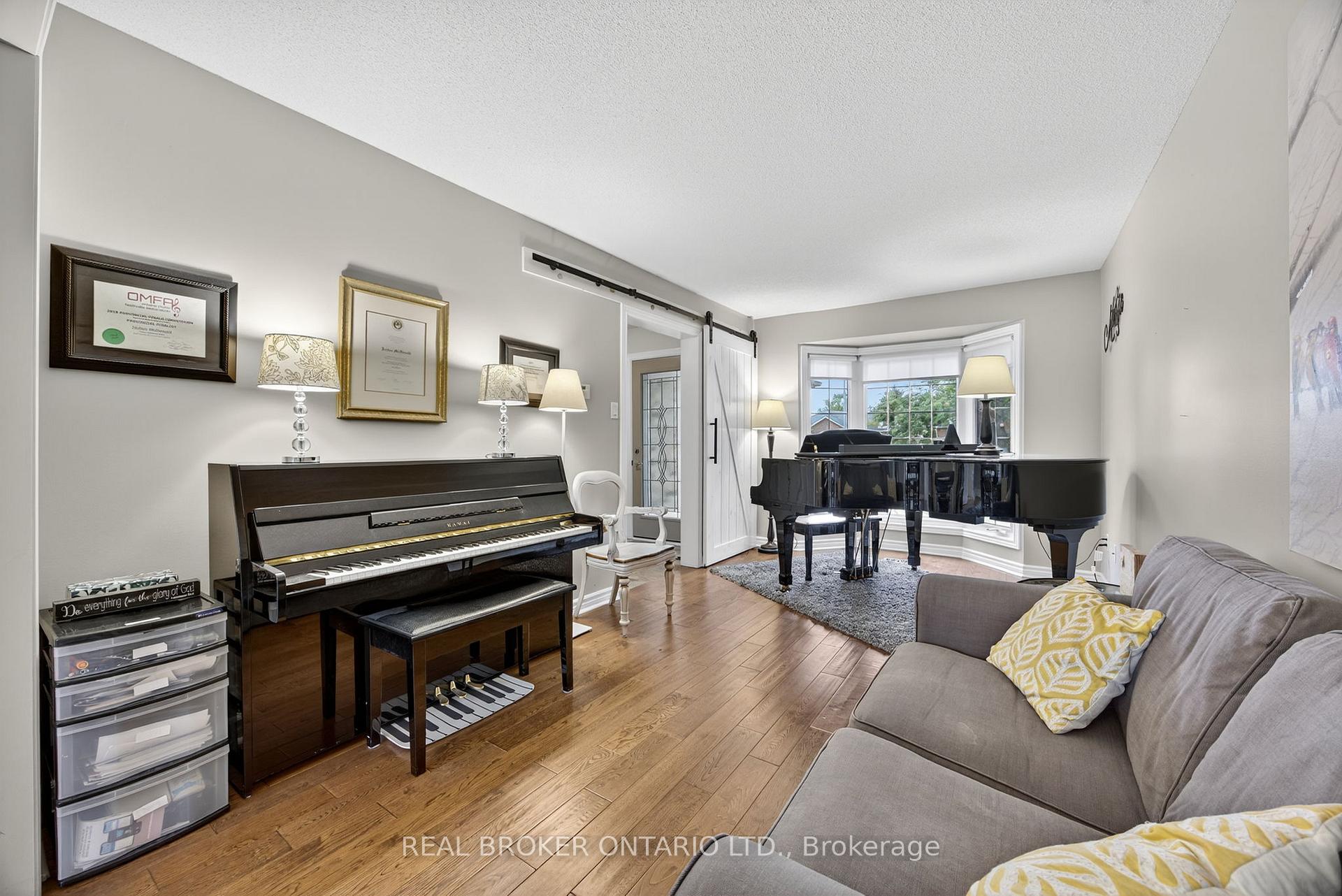 Photo 16 of 13 Balliston Road, Barrie, West Bayfield — HOMEH