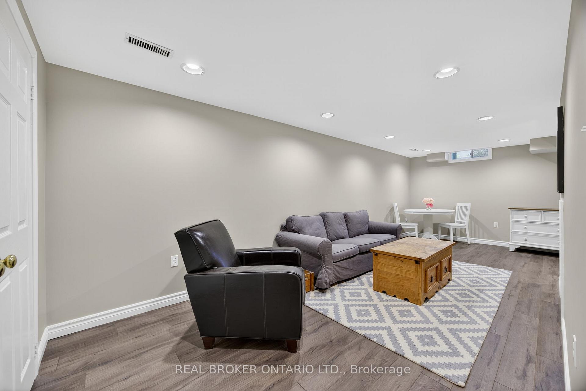 Photo 33 of 13 Balliston Road, Barrie, West Bayfield — HOMEH