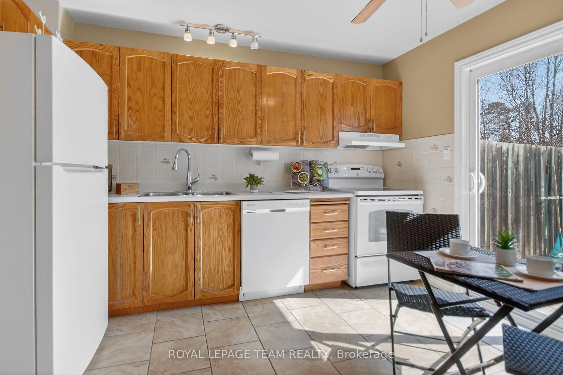 Photo 4 of 74 Palomino Drive, Ottawa, Kanata - Bridlewood — HOMEH
