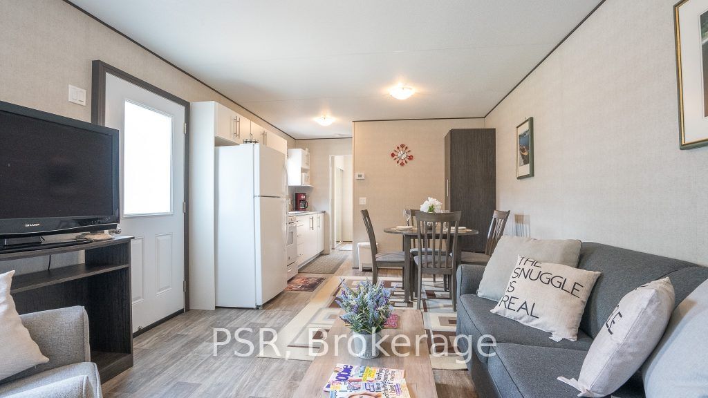 Photo 4 of Unit 206, 1082 Shamrock Marina Rd, Gravenhurst, Morrison — HOMEH