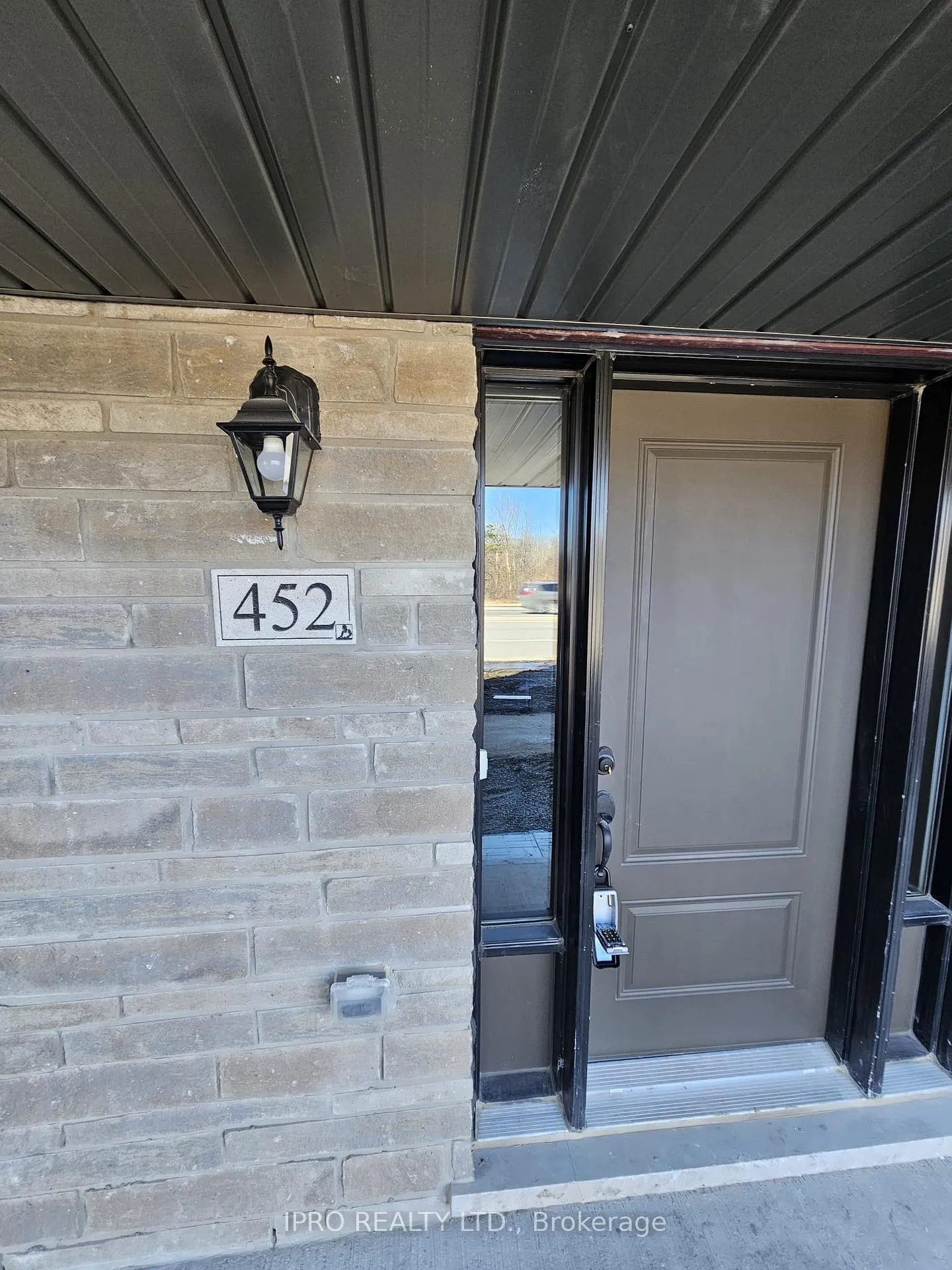 Photo 2 of 452 Salem Road S, Ajax, South East — HOMEH