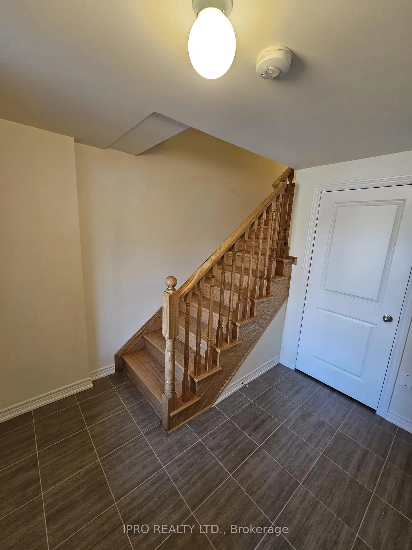 Photo 3 of 452 Salem Road S, Ajax, South East — HOMEH