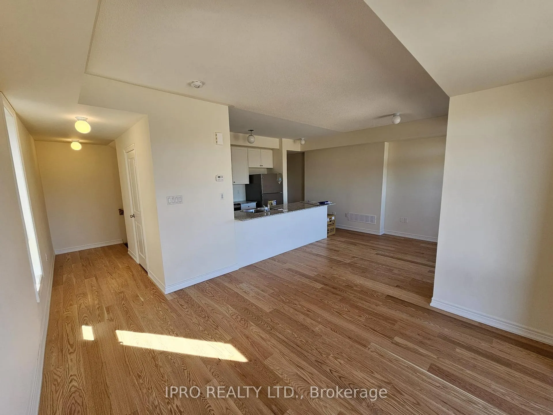 Photo 7 of 452 Salem Road S, Ajax, South East — HOMEH