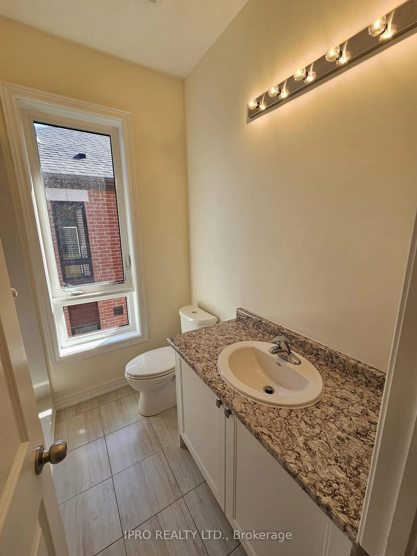 Photo 15 of 452 Salem Road S, Ajax, South East — HOMEH