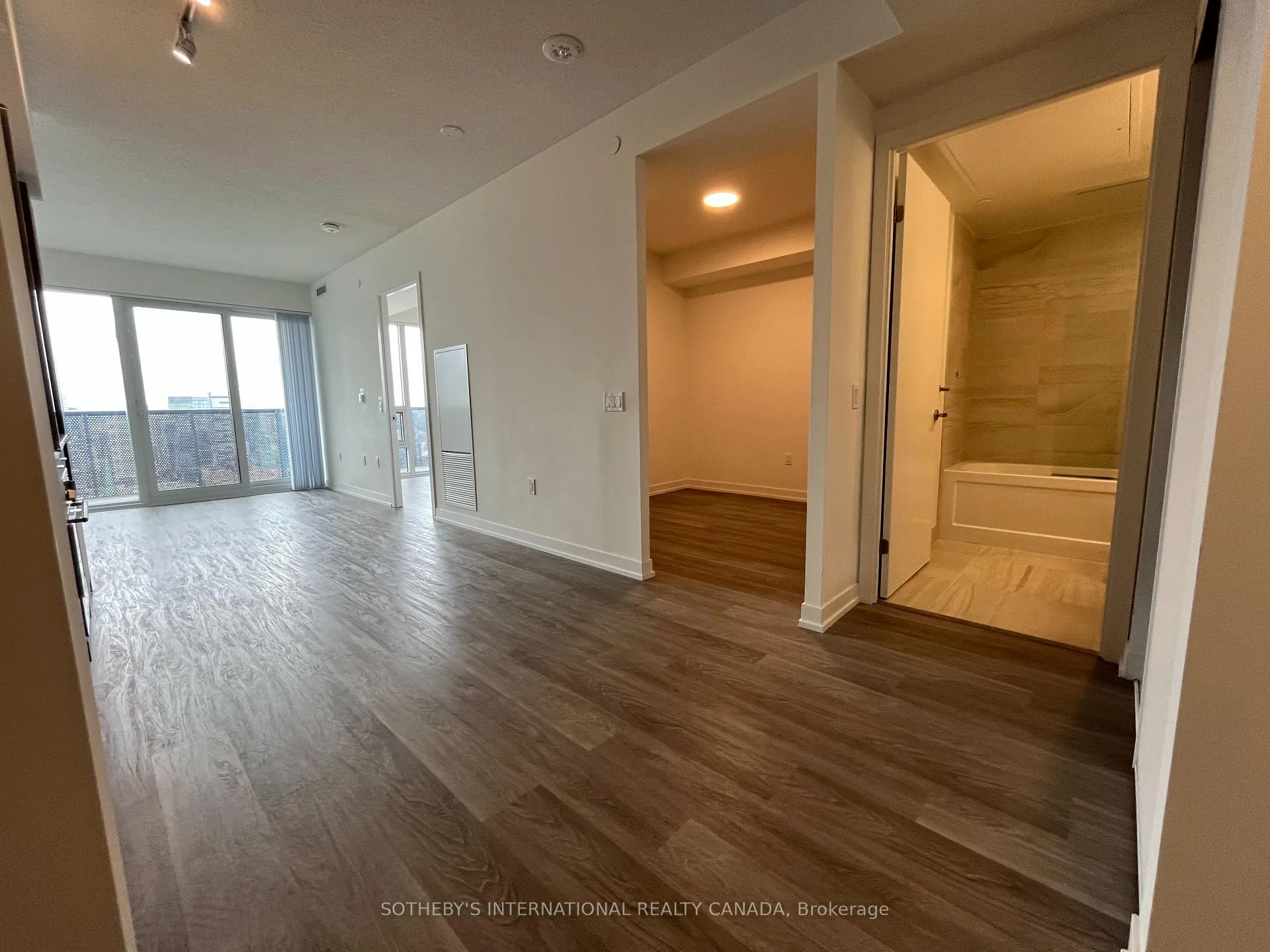 Photo 4 of Unit 4602, 55 Cooper Street, Toronto, Waterfront Communities — HOMEH
